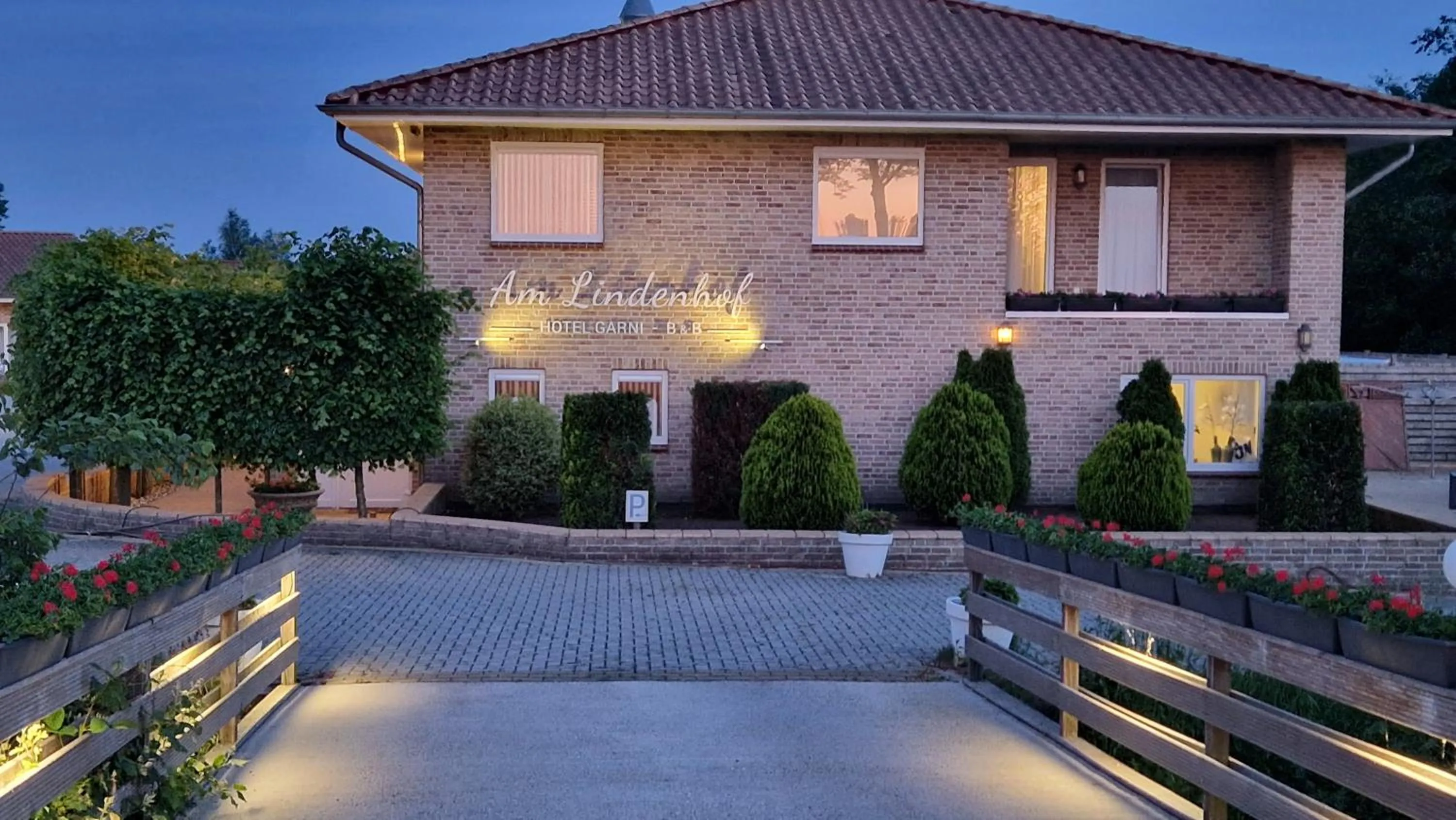 Property building in Hotel Garni Am Lindenhof Bunde