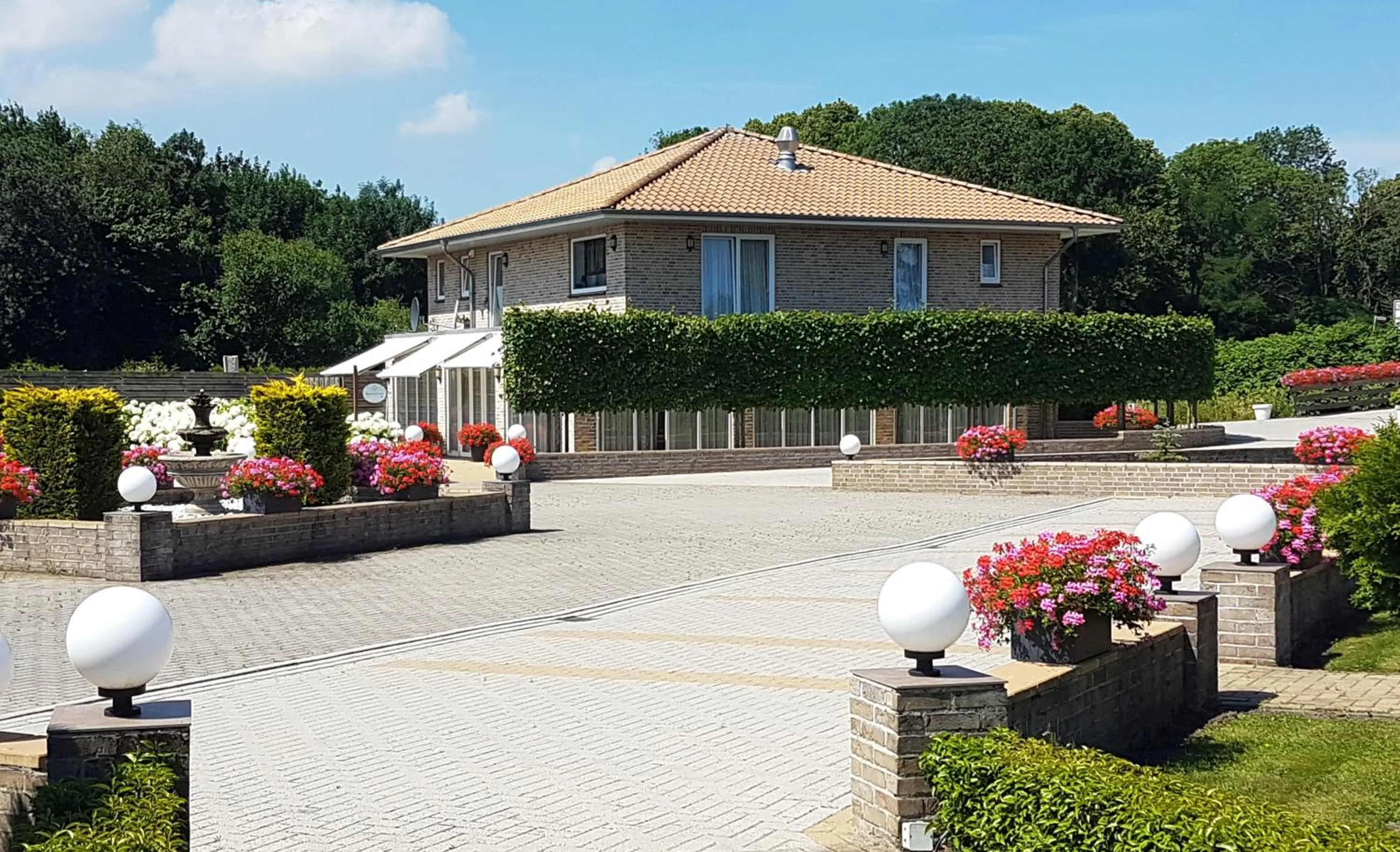 Property building in Hotel Garni Am Lindenhof Bunde