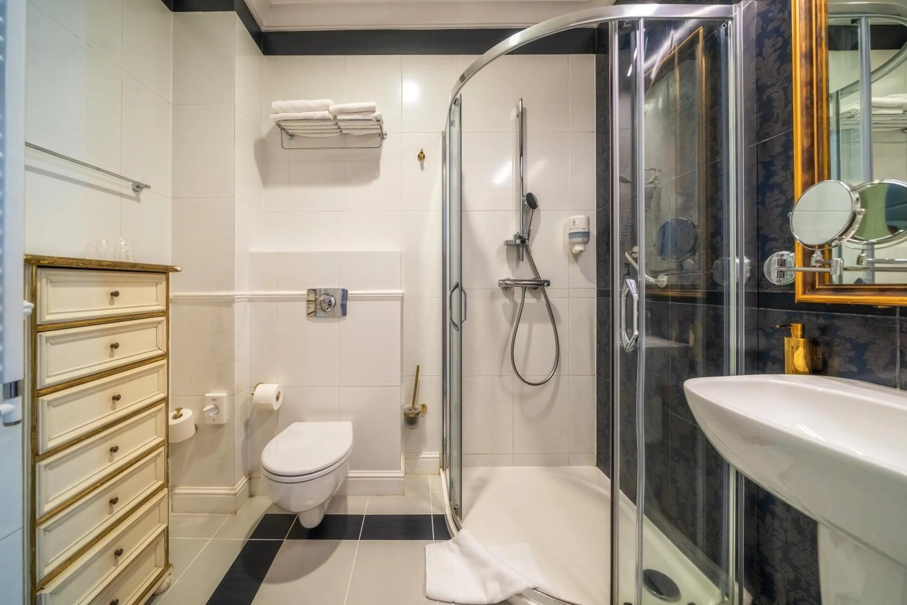 Bathroom in Hotel Pałac Alexandrinum