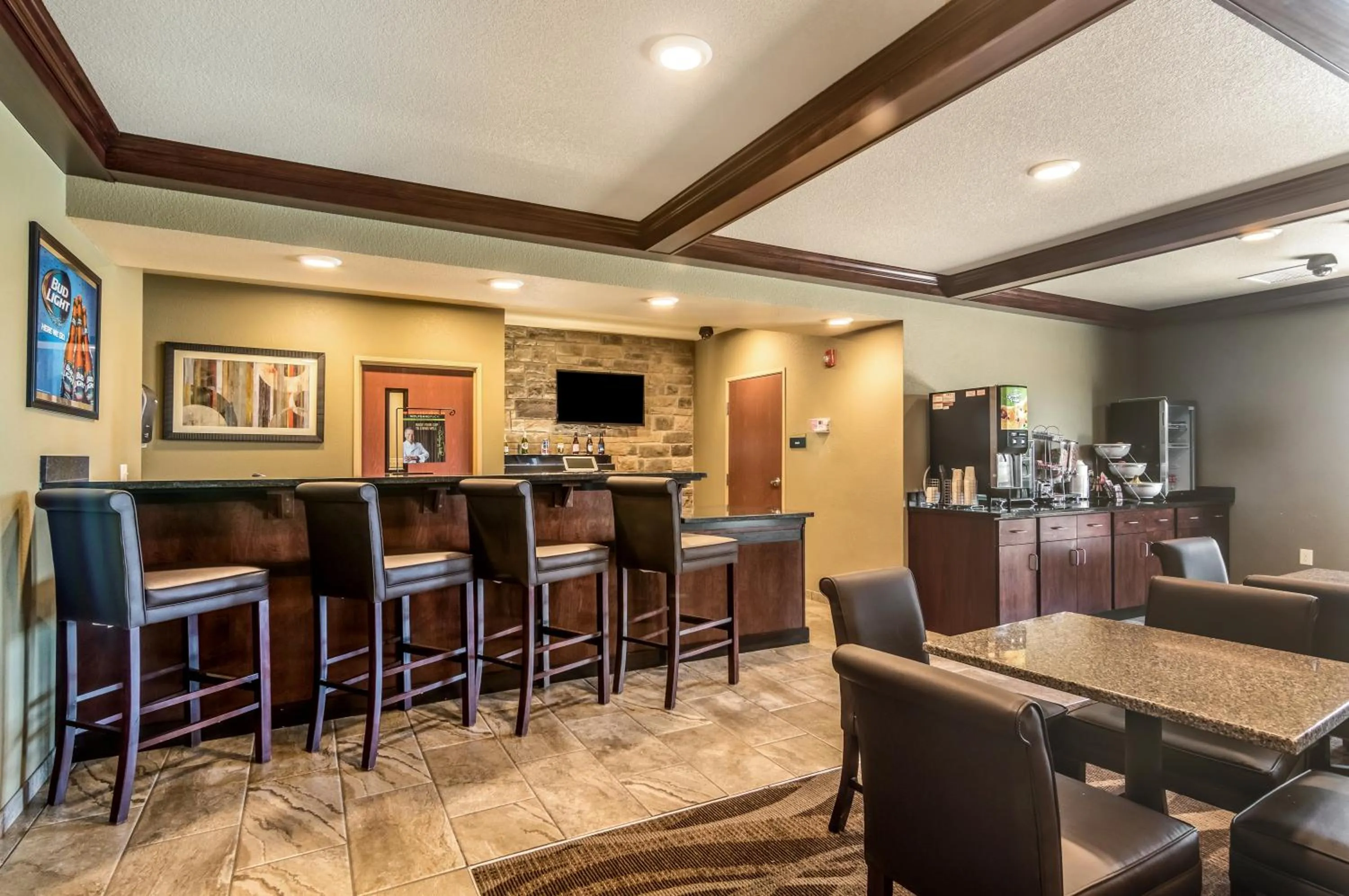 Lounge or bar in Cobblestone Inn & Suites - Lakin