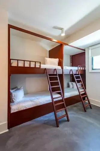 Classic Quadruple Room in Catahoula Hotel New Orleans Classic Quadruple Room in Catahoula Hotel New Orleans