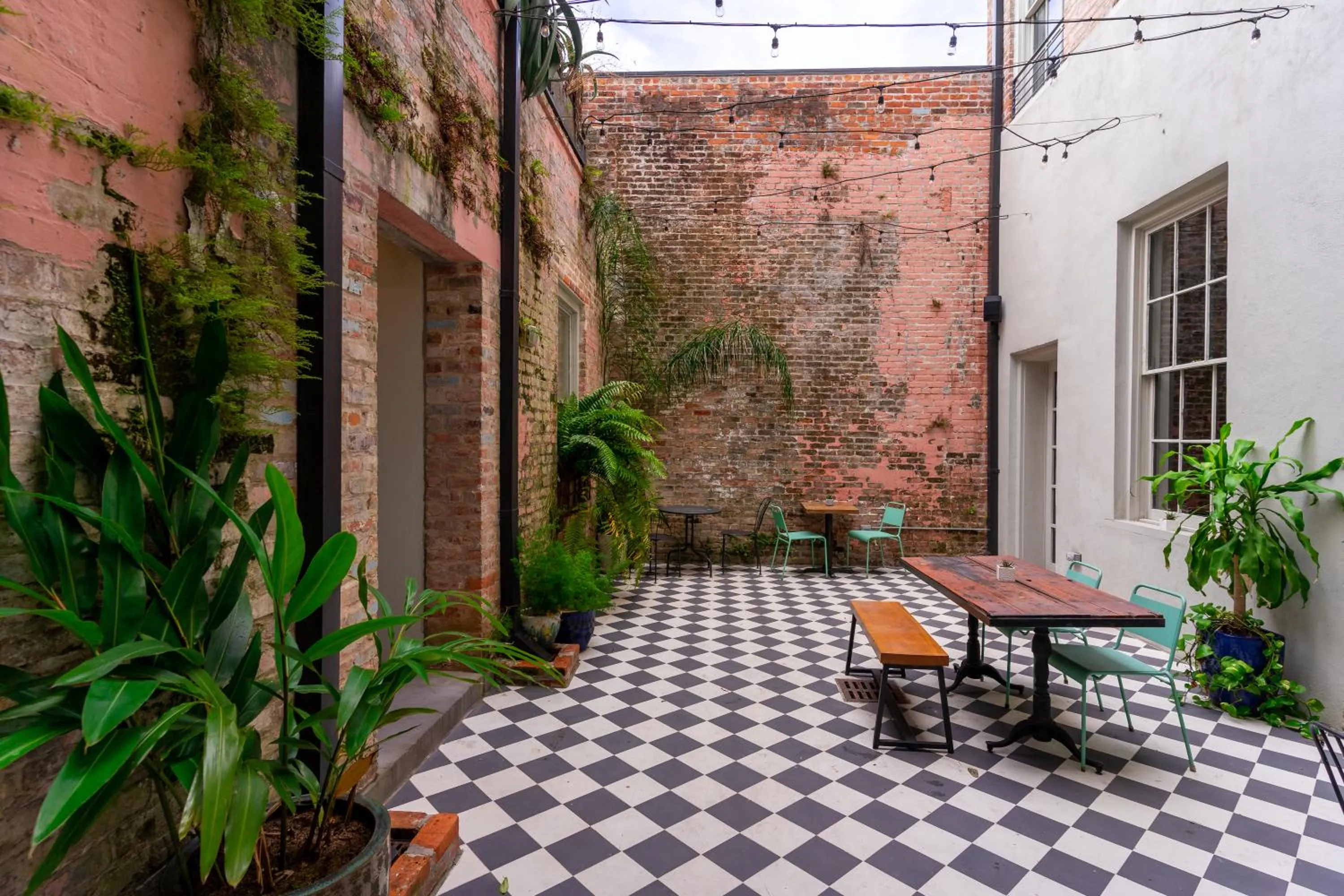 Property building in Catahoula Hotel New Orleans