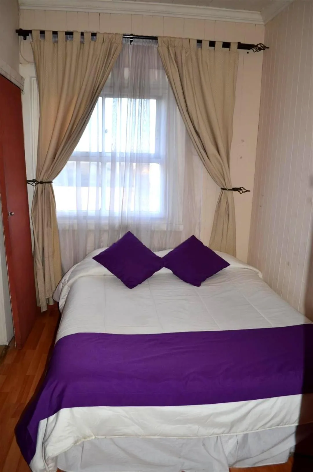 Photo of the whole room, Bed in Hostal Arrayan