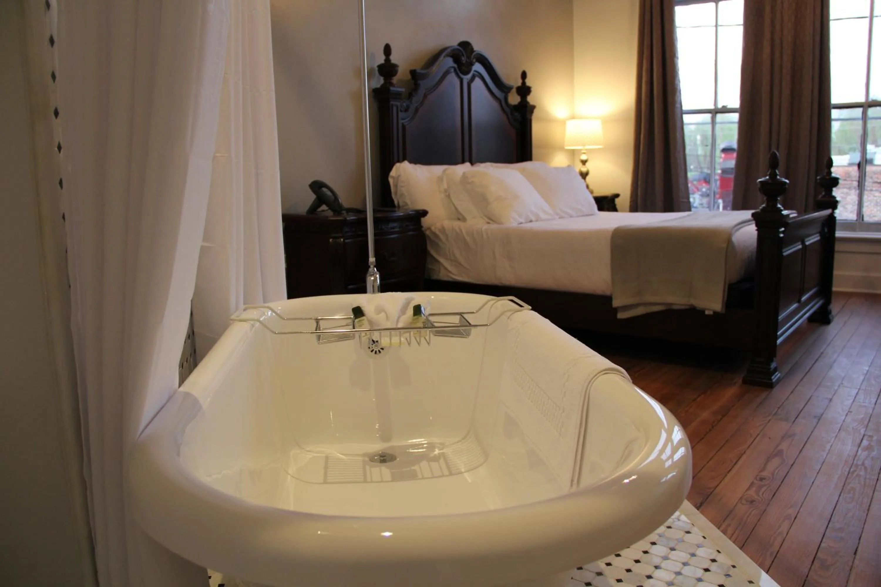 Bathroom, Bed in The Inn on the River