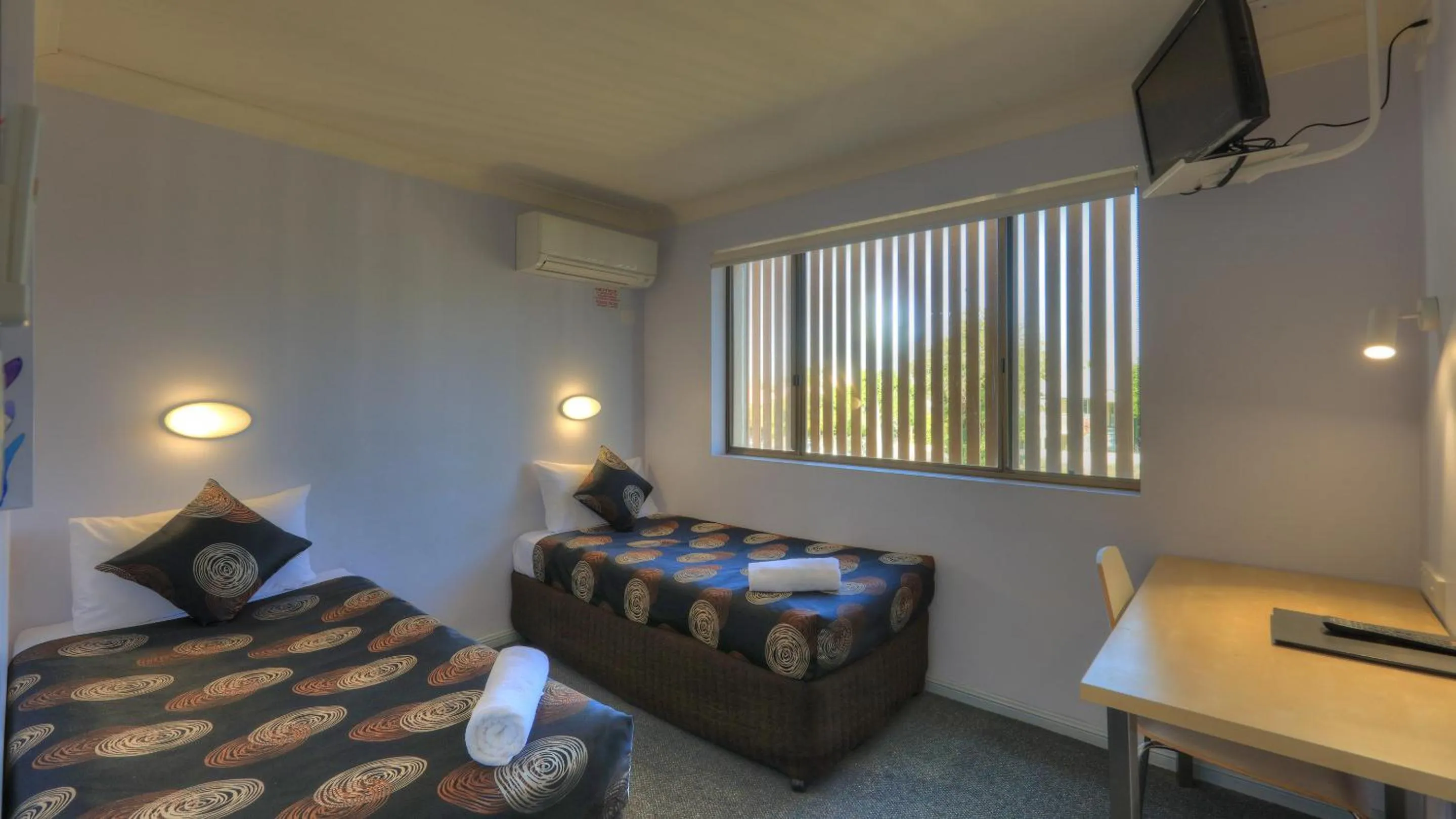 Photo of the whole room, Bed in Bay Air Motel