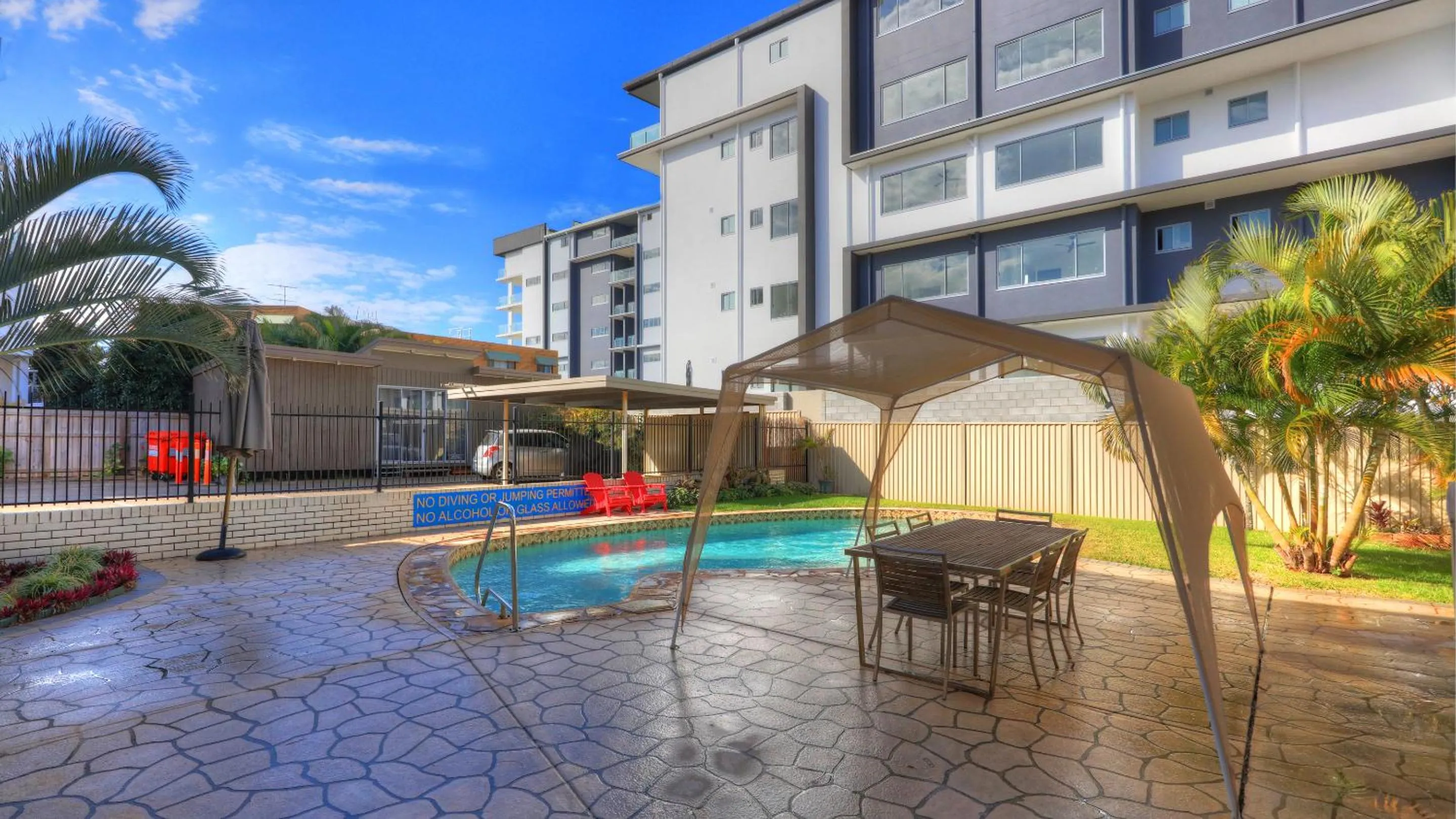 Swimming pool in Bay Air Motel