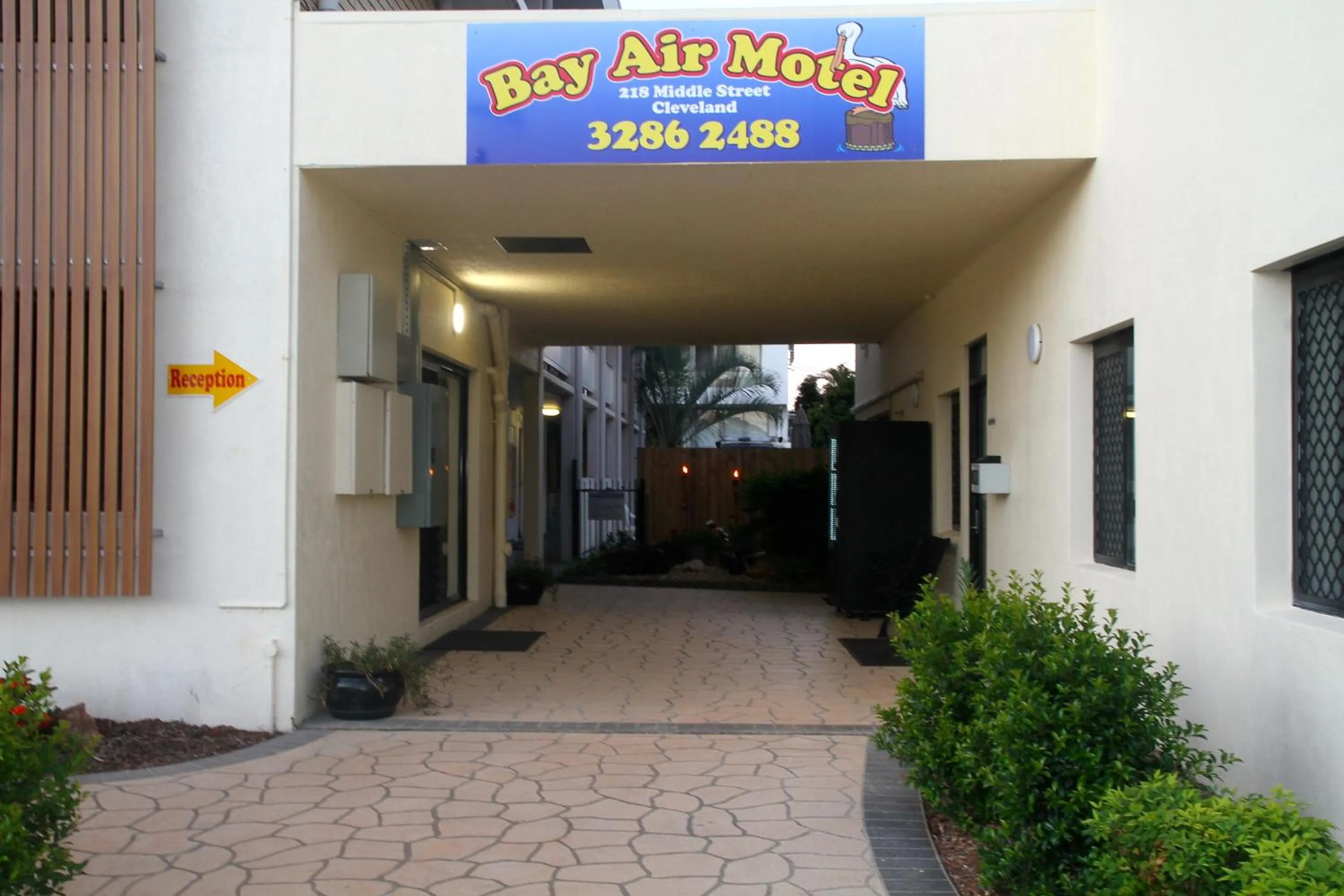 Facade/entrance in Bay Air Motel