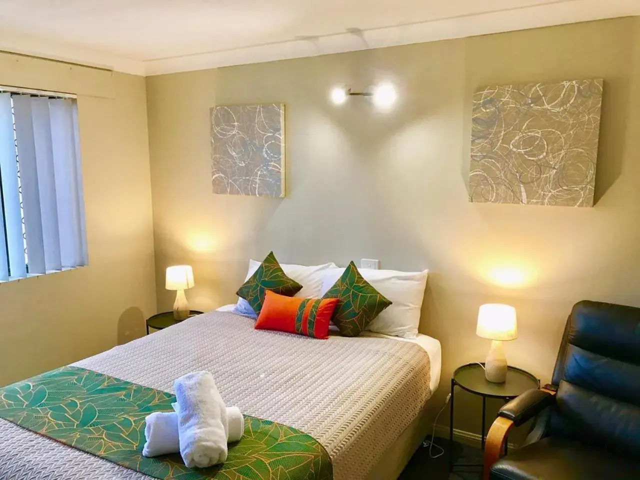 Deluxe Queen Studio in Cleveland Bay Air Motel Deluxe Queen Studio in Cleveland Bay Air Motel