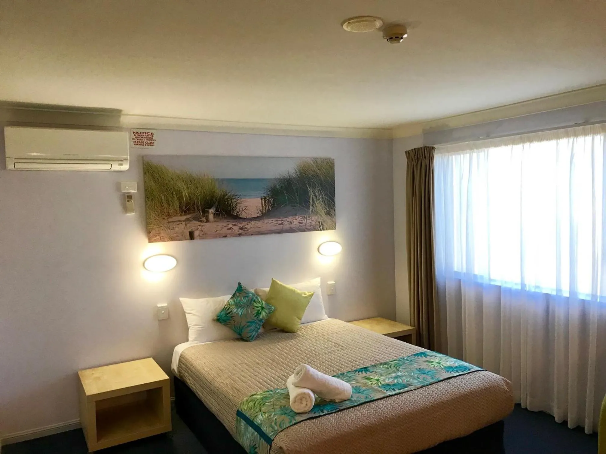 Bed in Bay Air Motel