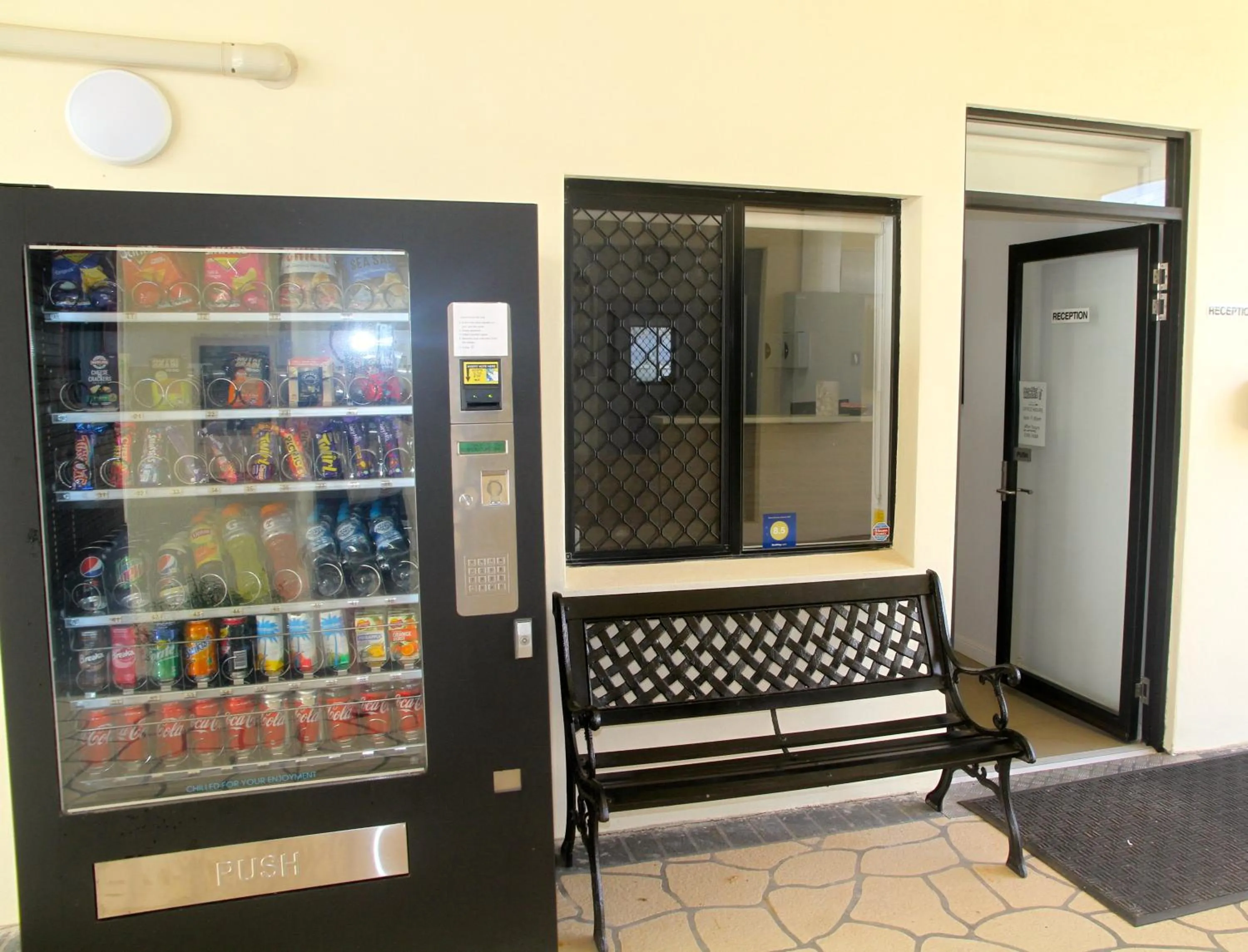 Lobby or reception in Bay Air Motel