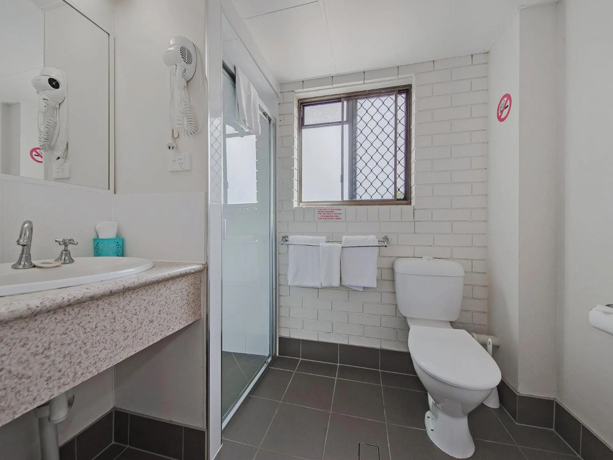 Shower in Bay Air Motel