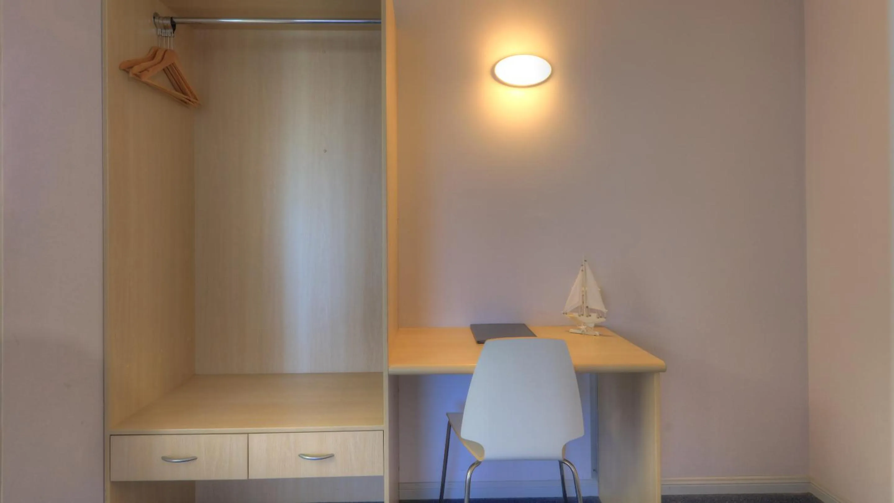 Area and facilities in Bay Air Motel