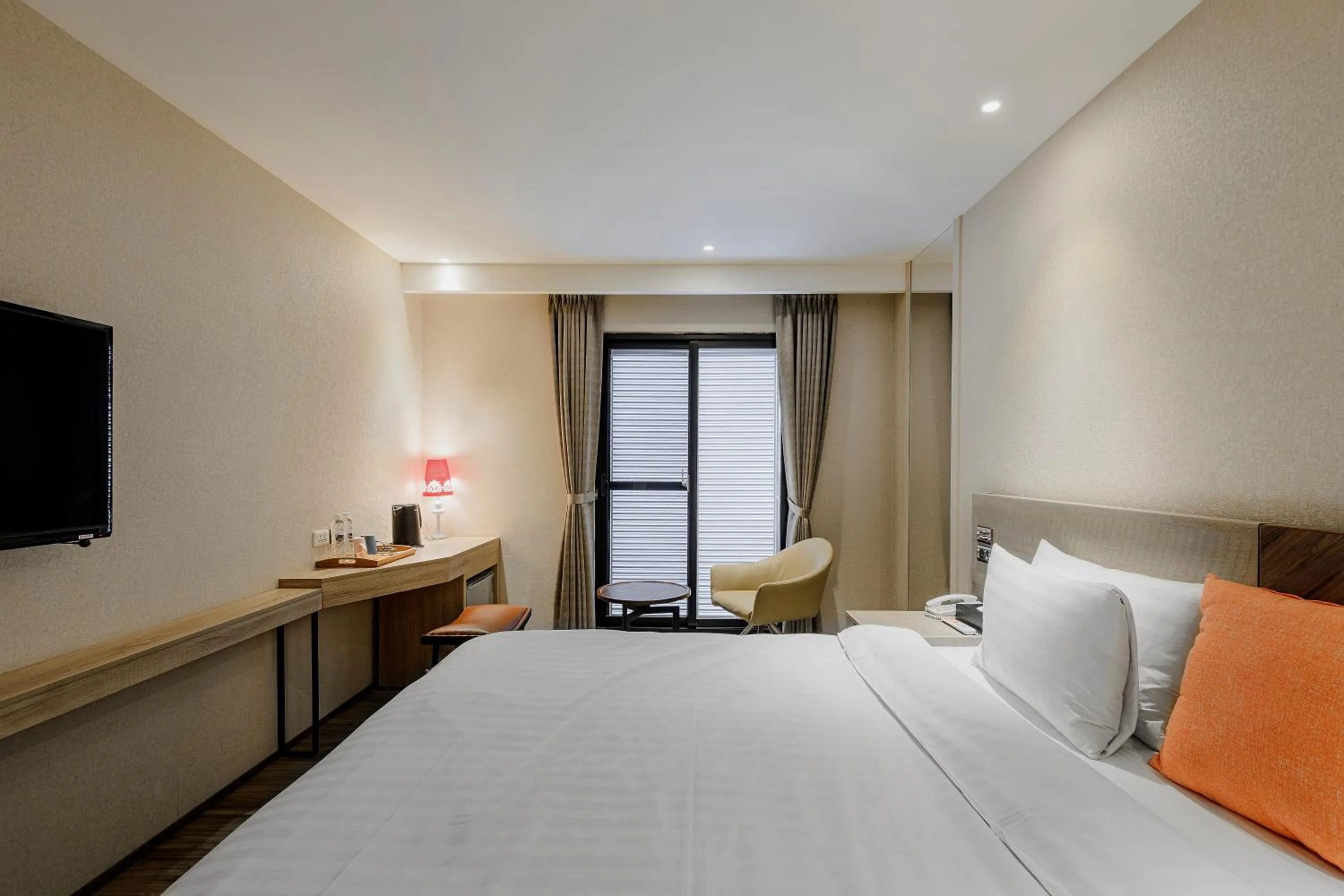 Bedroom, Bed in Lan Kwai Fong Garden Hotel