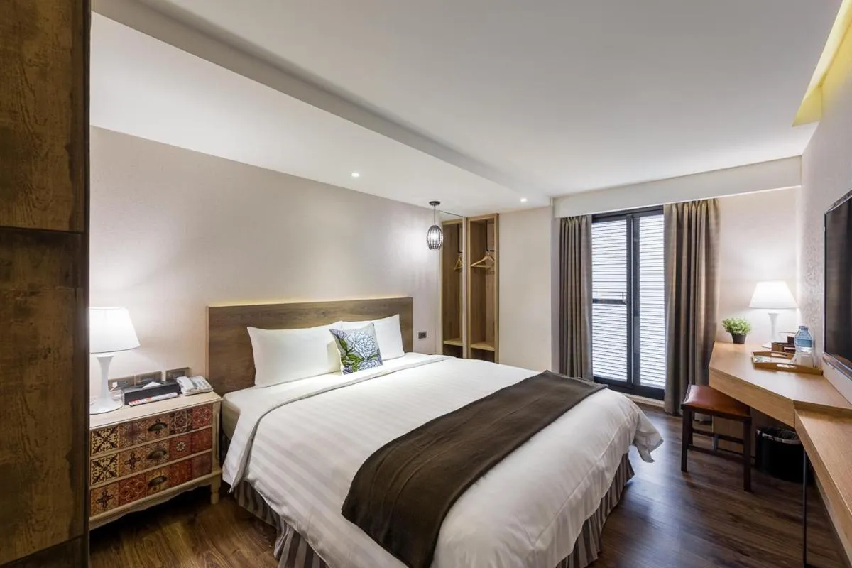 Bed in Lan Kwai Fong Garden Hotel