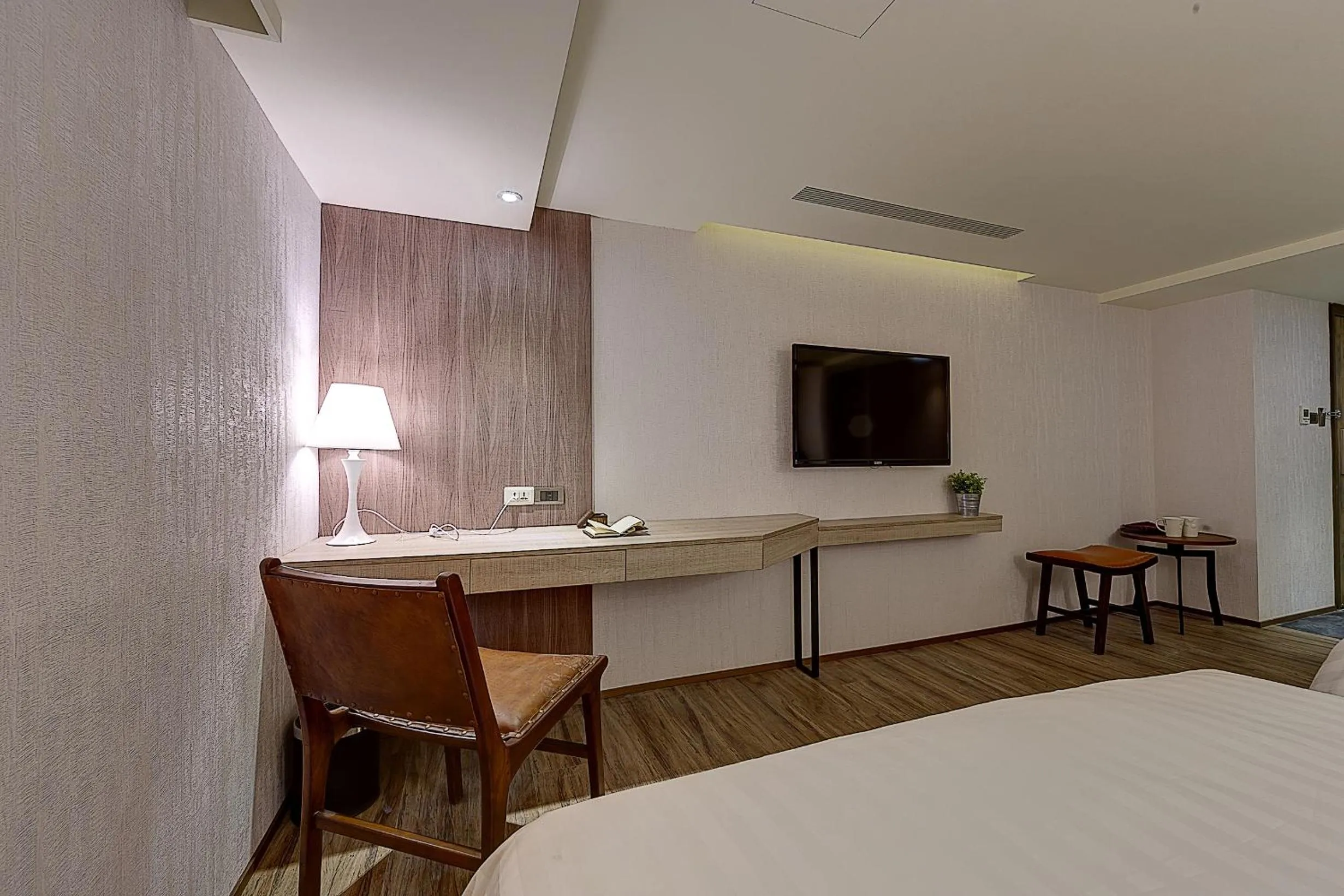 TV and multimedia, Bed in Lan Kwai Fong Garden Hotel