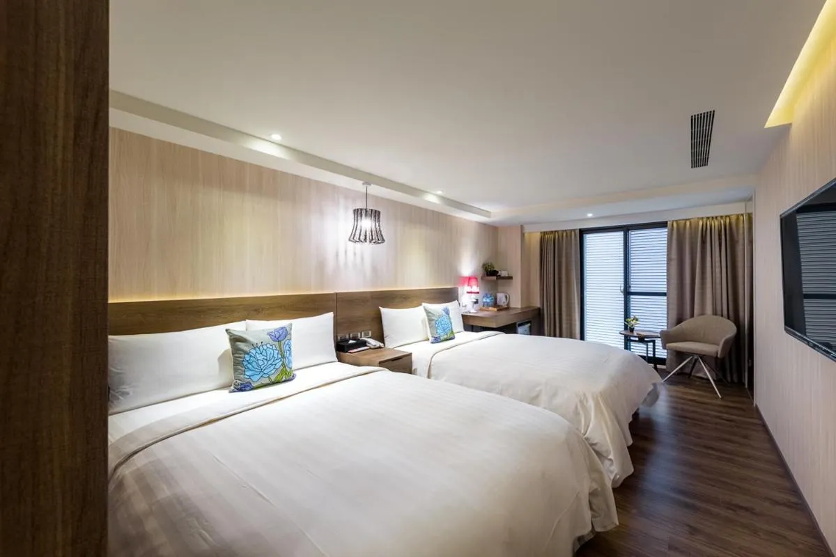 Bed in Lan Kwai Fong Garden Hotel