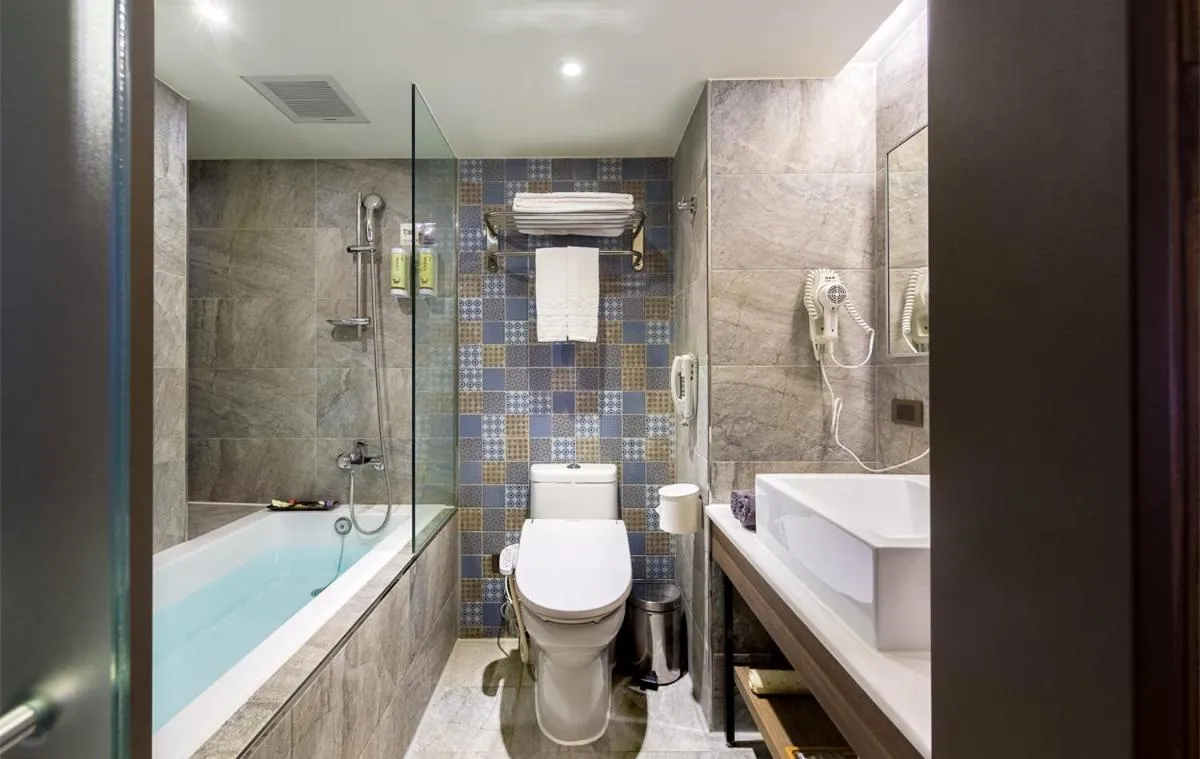 Bathroom in Lan Kwai Fong Garden Hotel