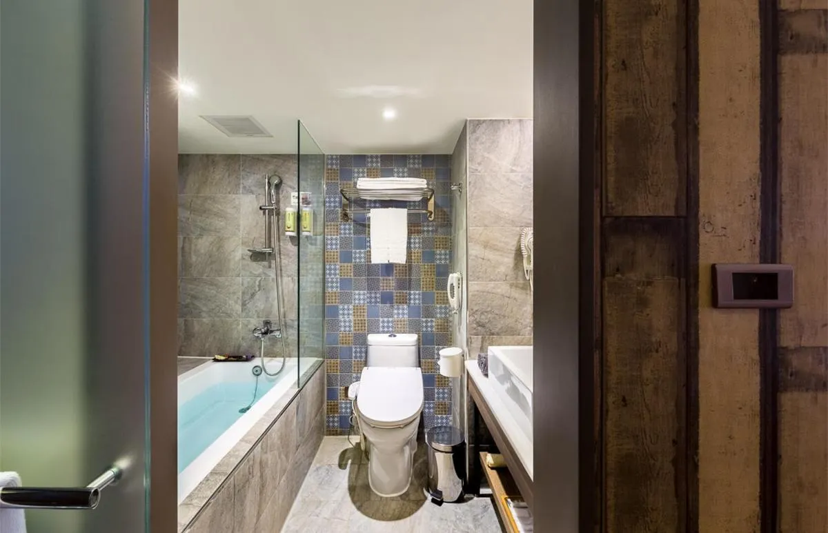 Bathroom in Lan Kwai Fong Garden Hotel