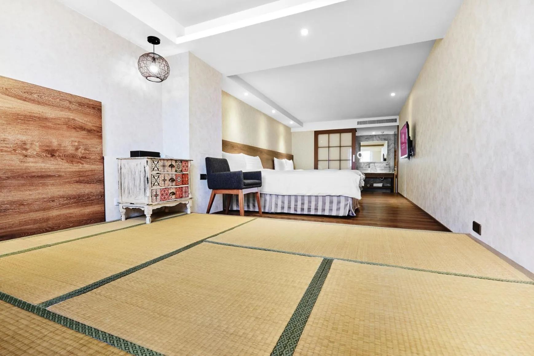 Bedroom, Bed in Lan Kwai Fong Garden Hotel