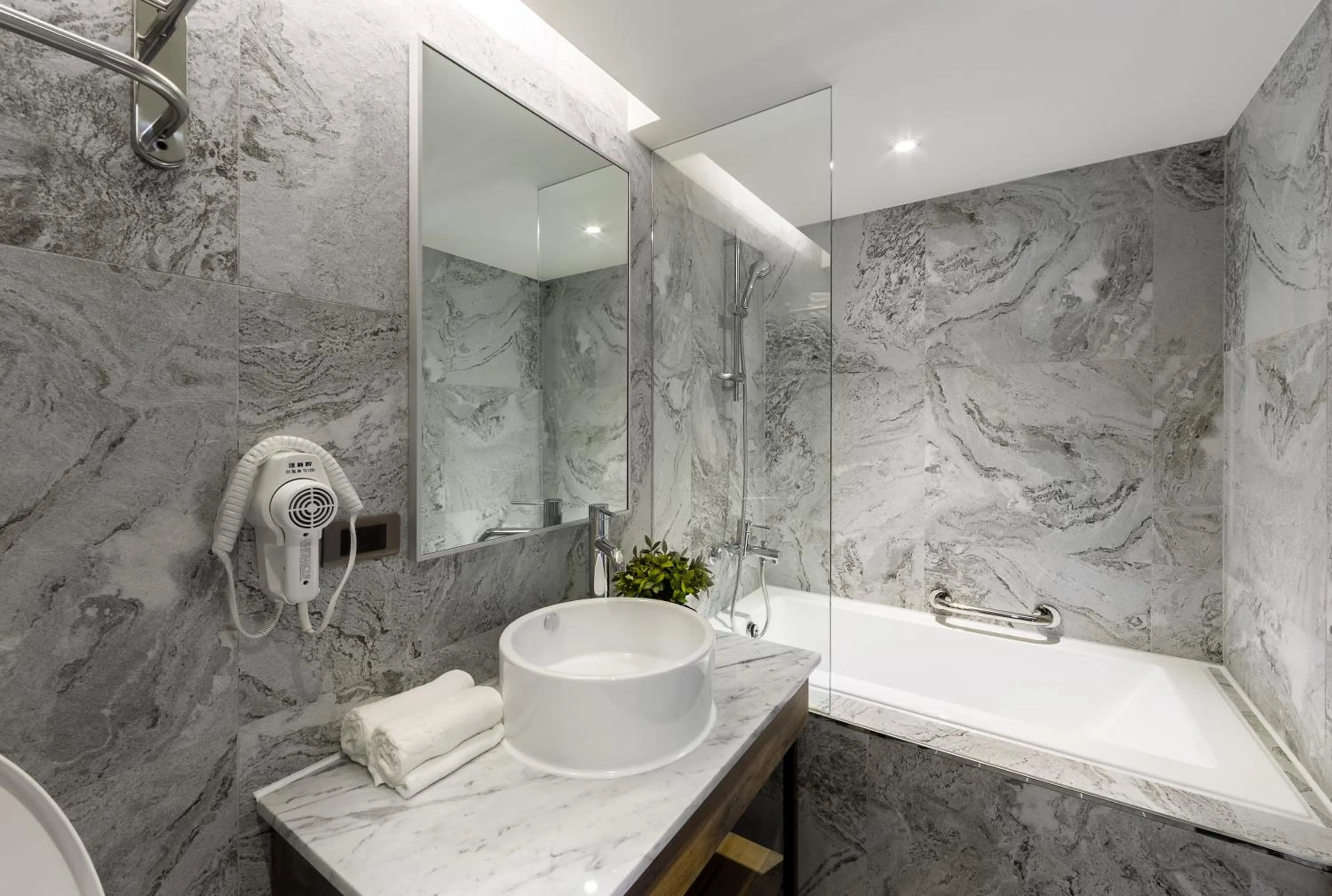 Shower in Lan Kwai Fong Garden Hotel