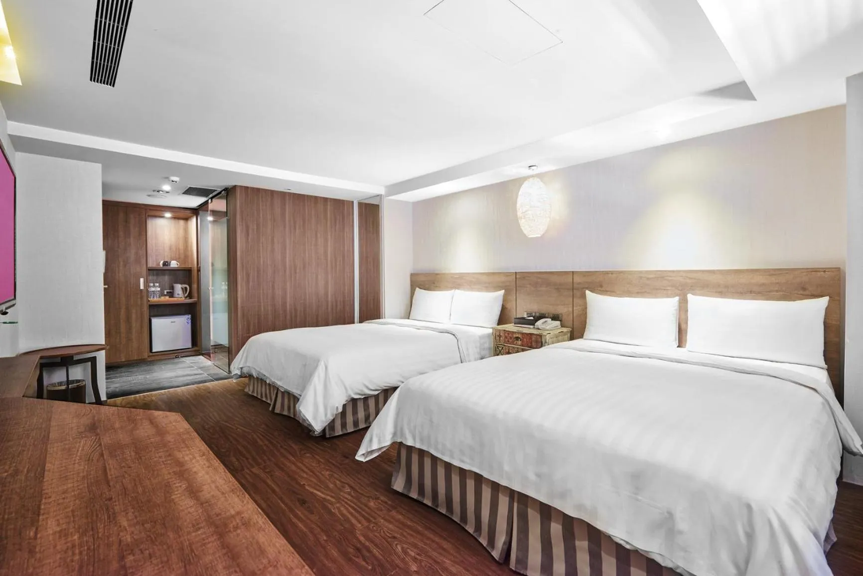 Bed in Lan Kwai Fong Garden Hotel