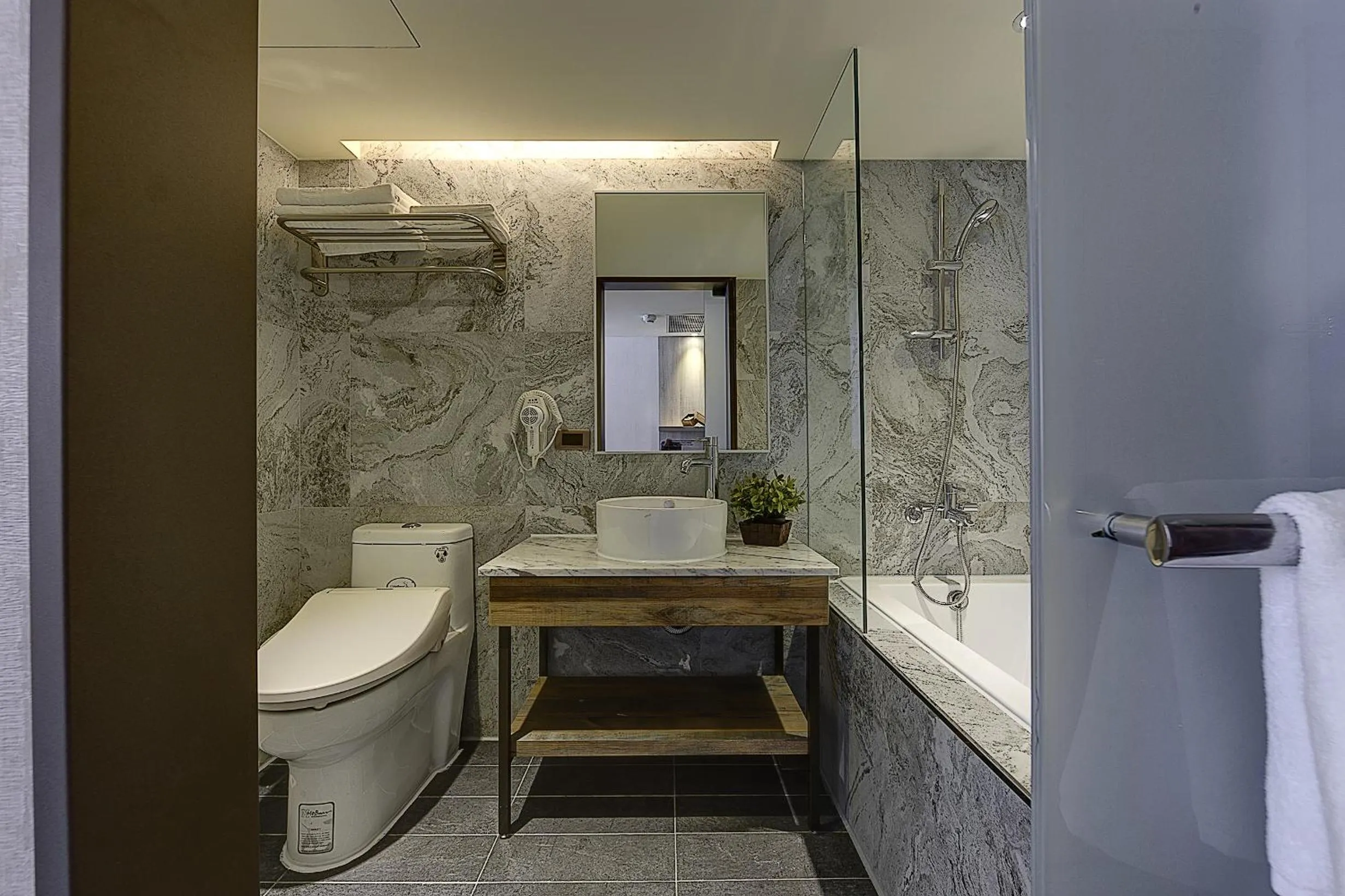 Bathroom in Lan Kwai Fong Garden Hotel