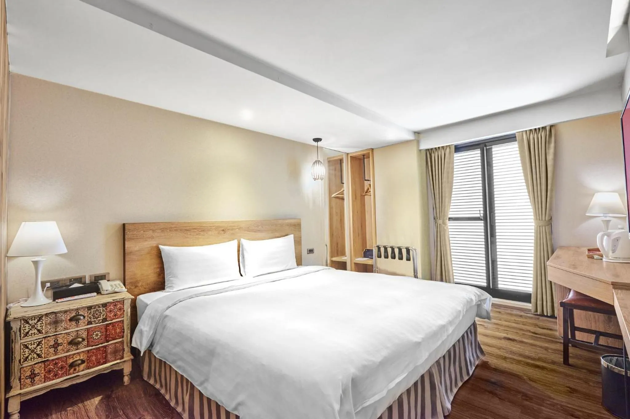 Bedroom, Bed in Lan Kwai Fong Garden Hotel