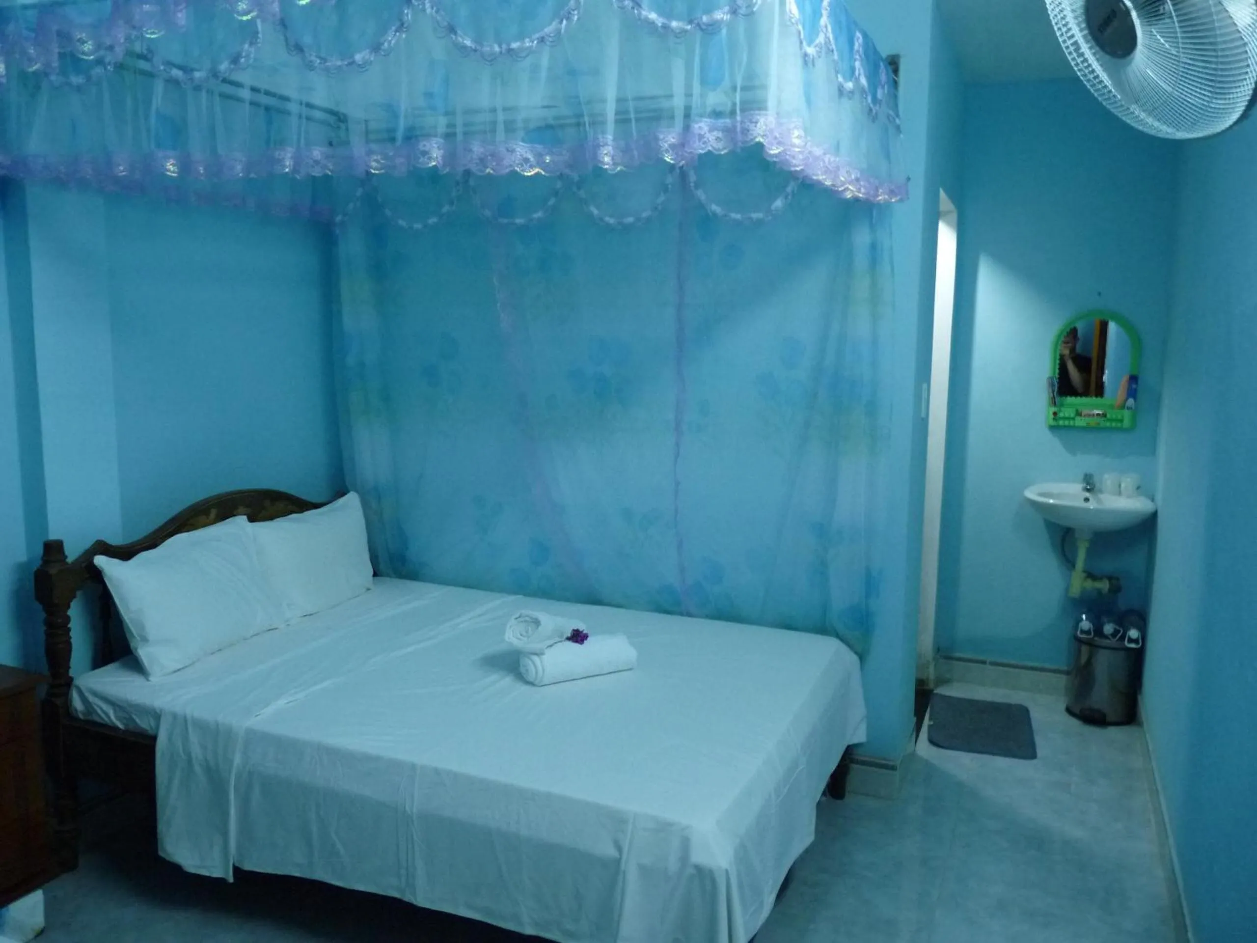 Bed in Cham Island Smiles Homestay