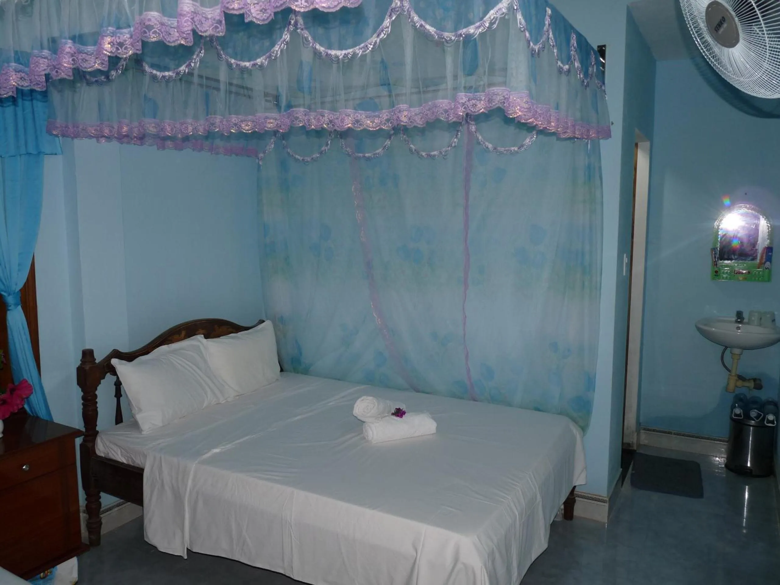 Bed in Cham Island Smiles Homestay