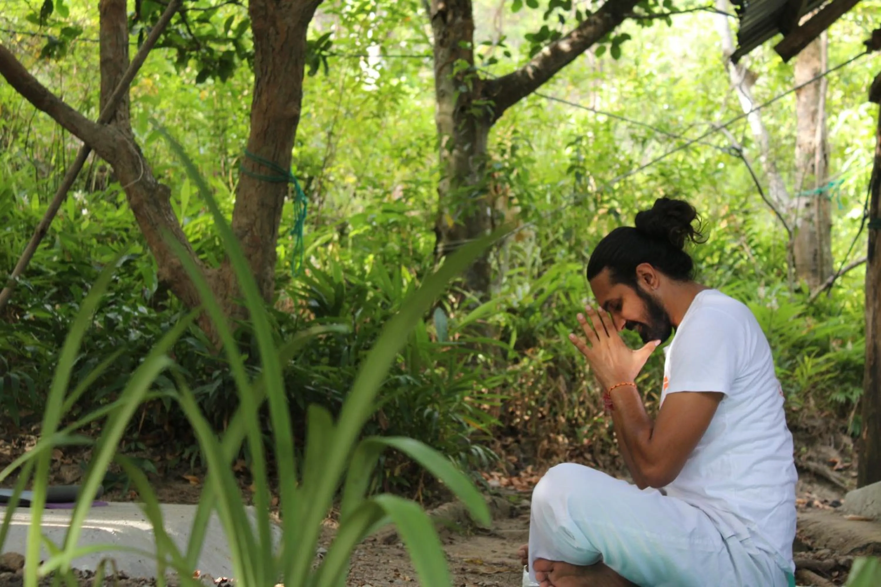 People in Cham Island Smiles Homestay