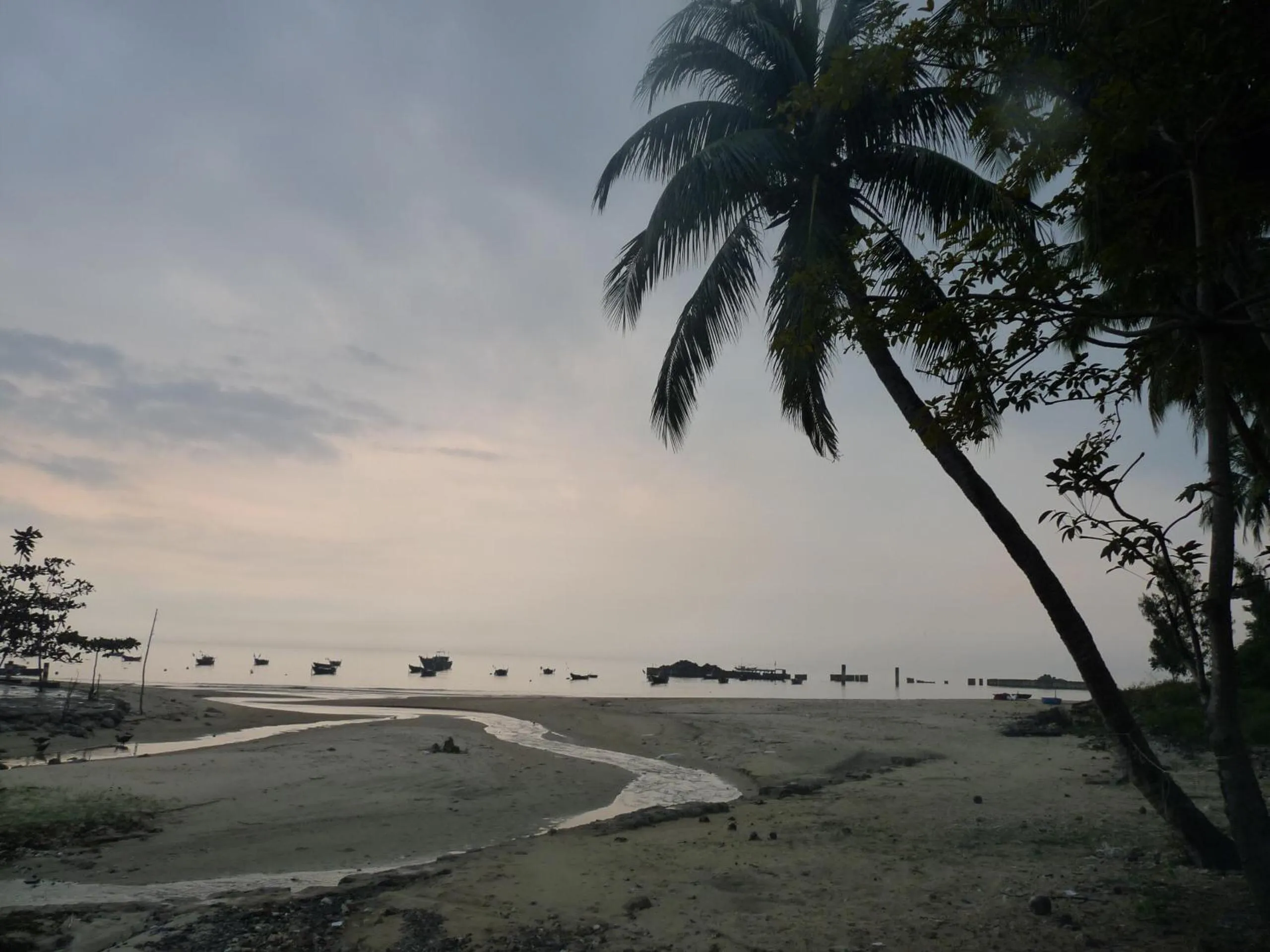 Beach in Cham Island Smiles Homestay