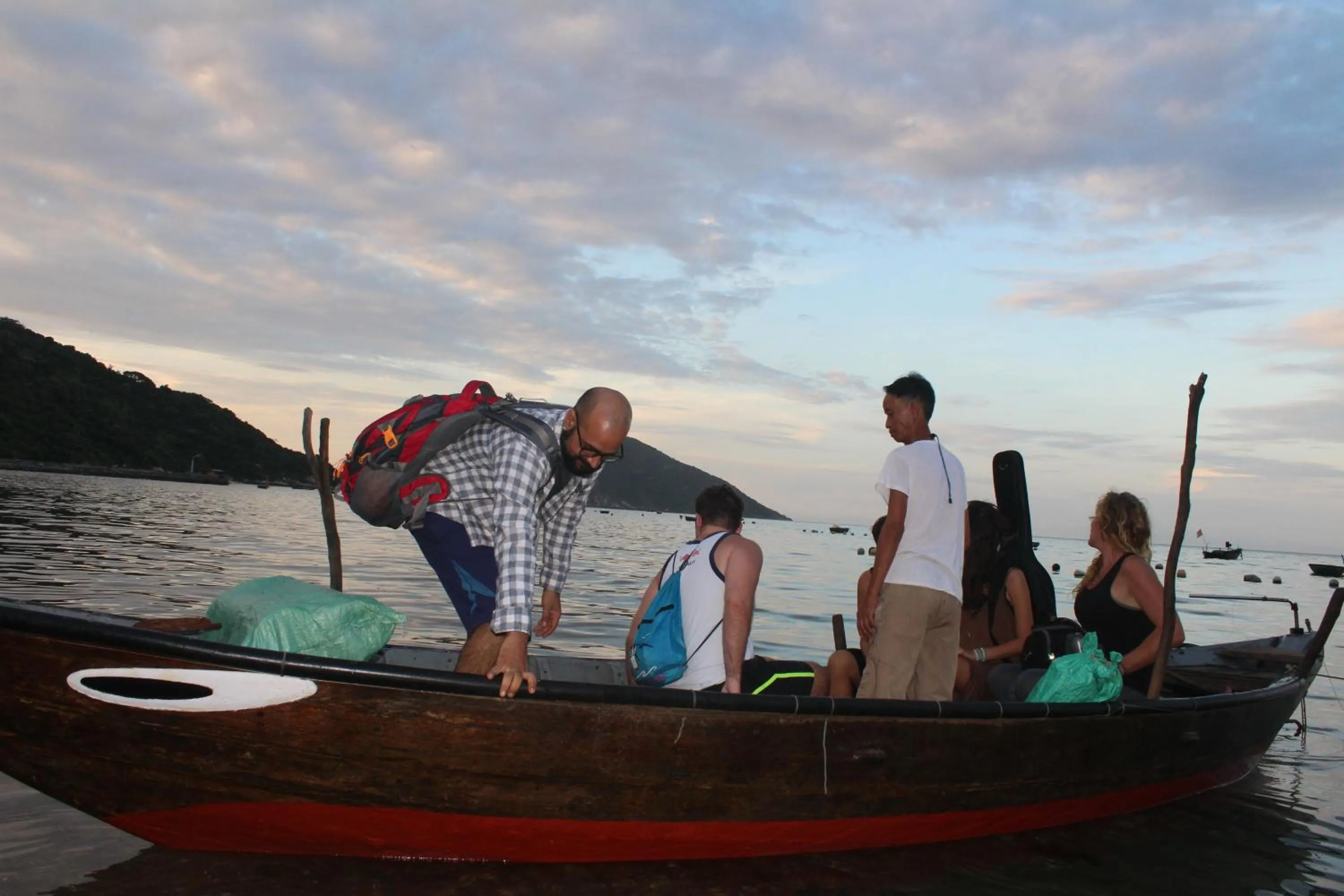People in Cham Island Smiles Homestay