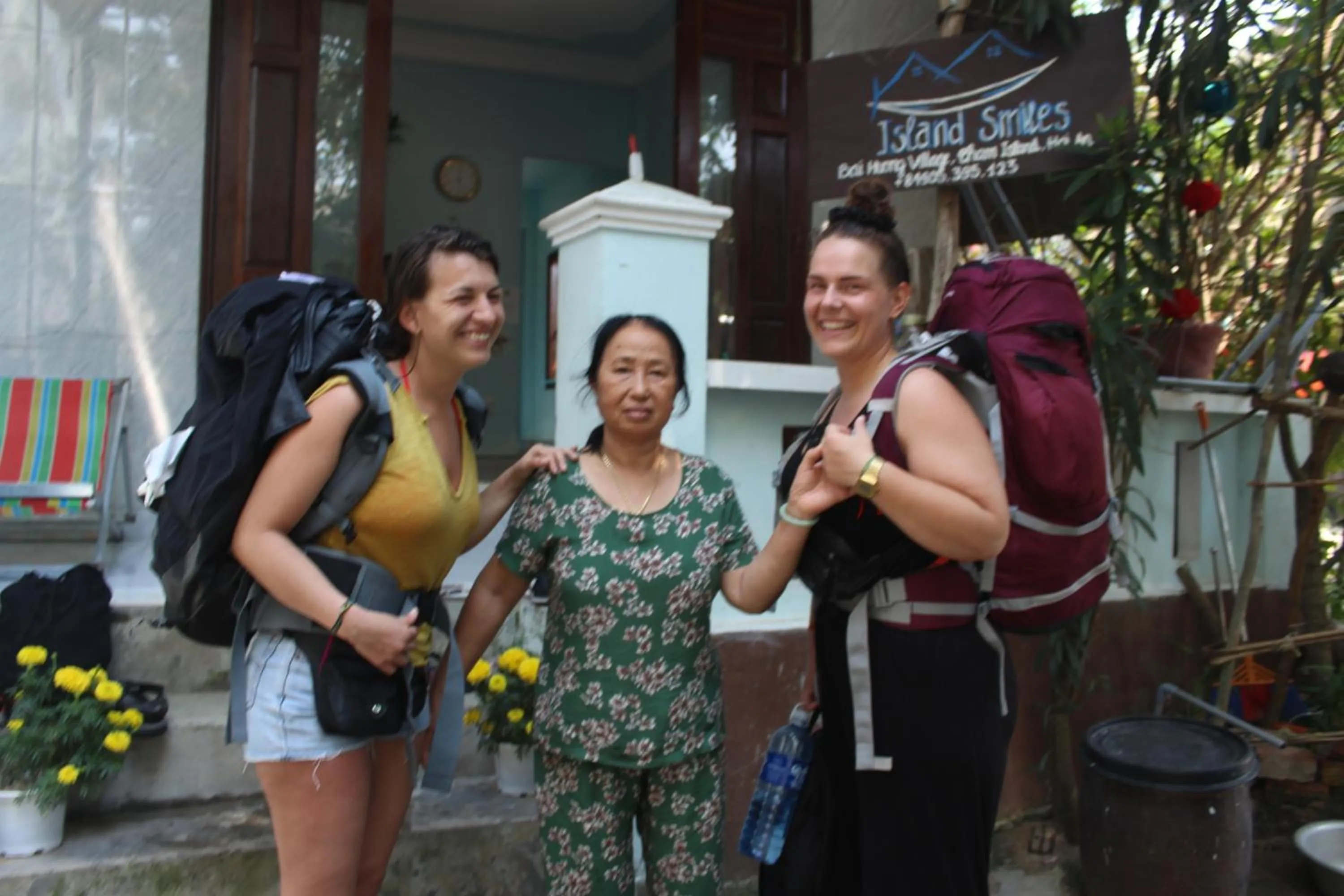 People in Cham Island Smiles Homestay