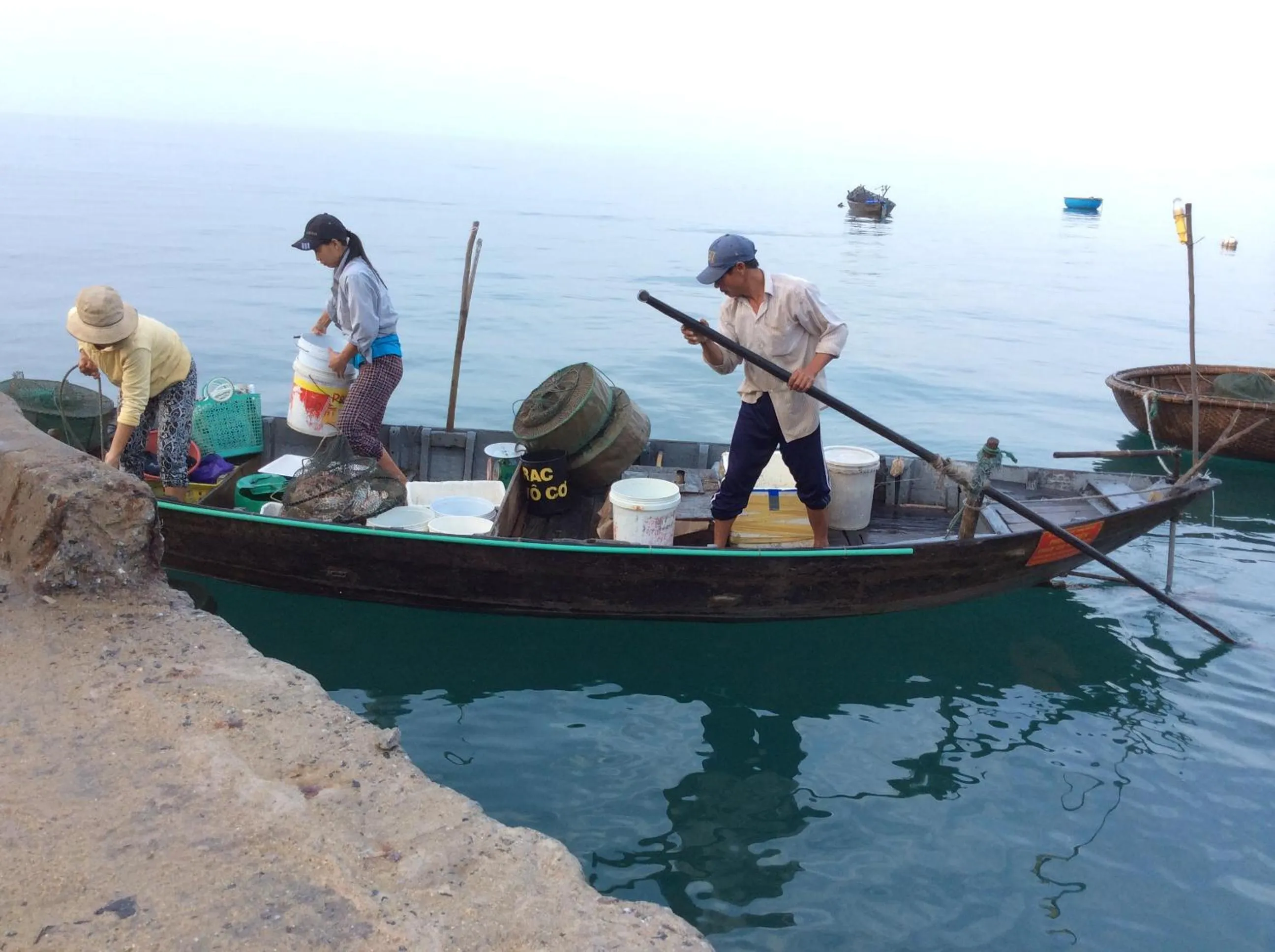 Fishing in Cham Island Smiles Homestay