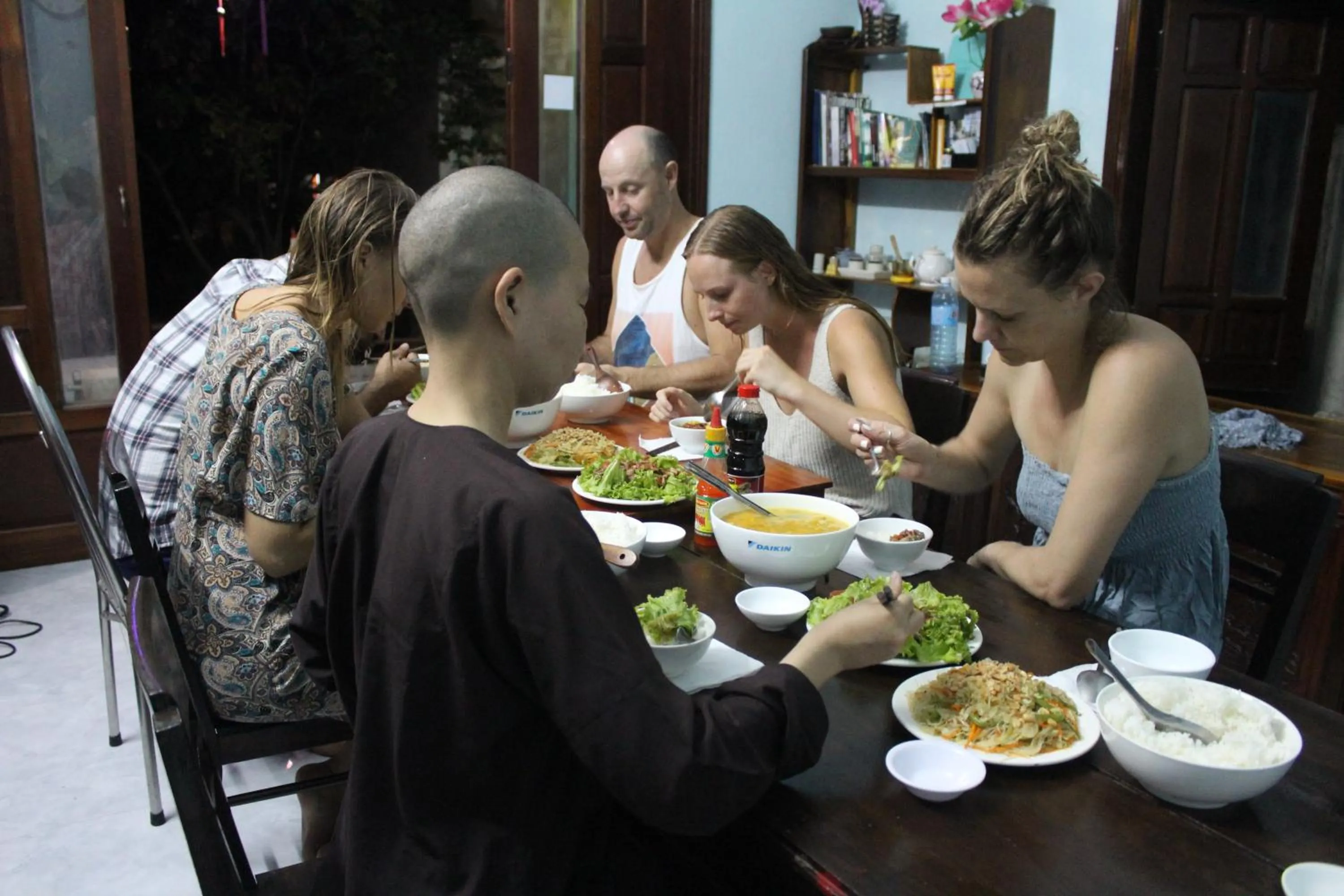 People in Cham Island Smiles Homestay
