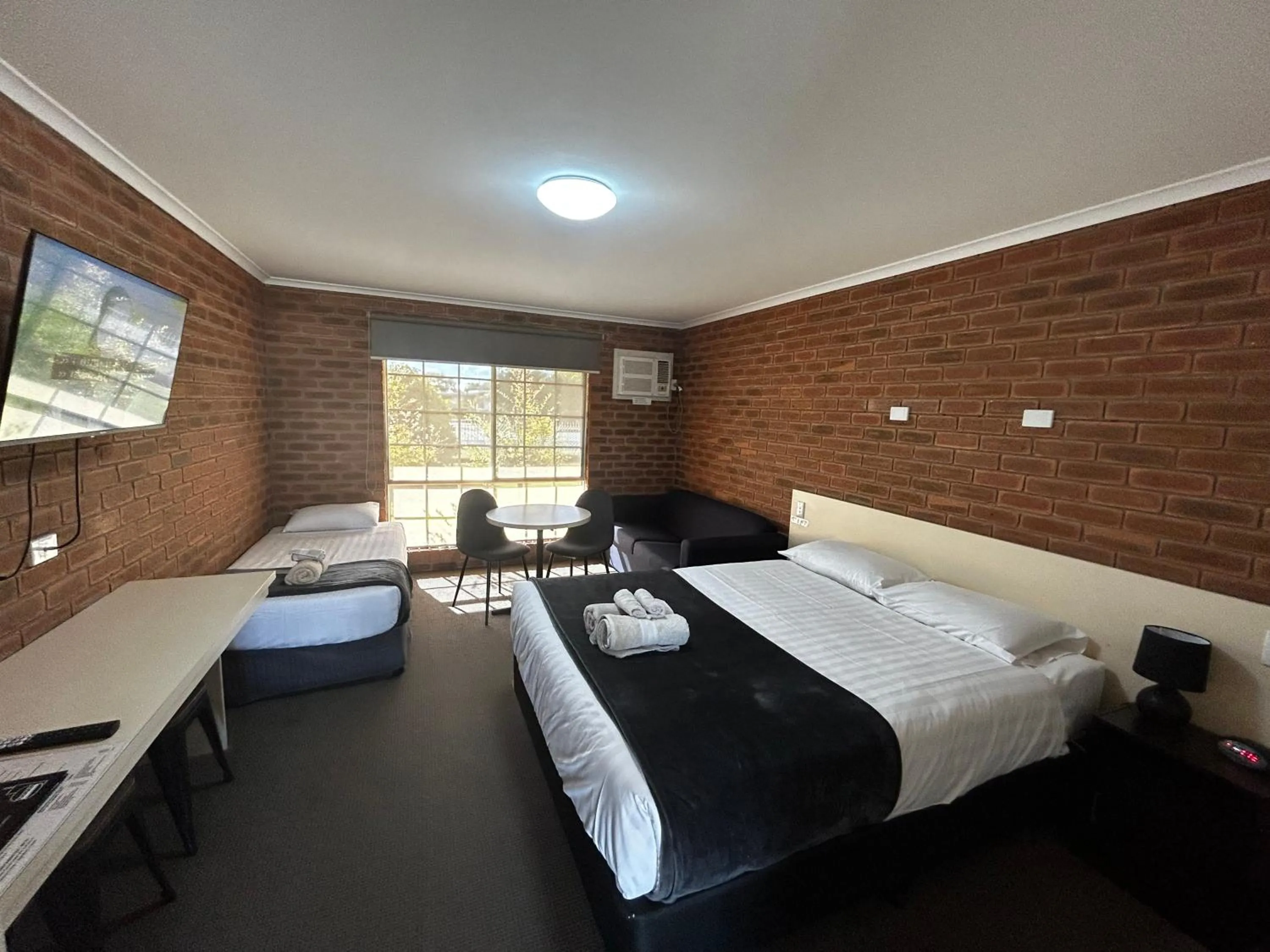 Bed in Balranald Colony Inn Motel