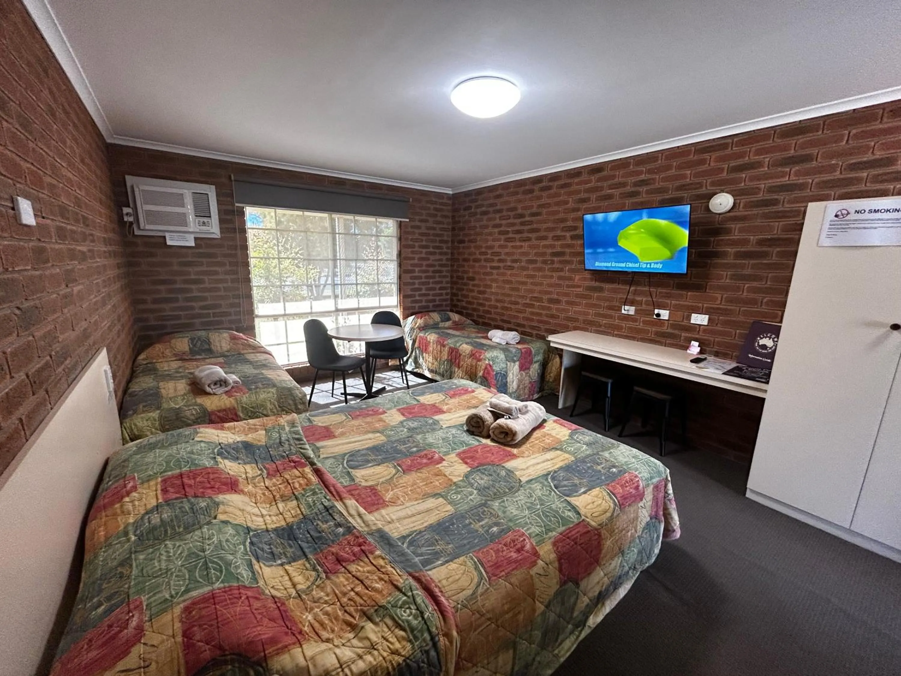 Bed in Balranald Colony Inn Motel