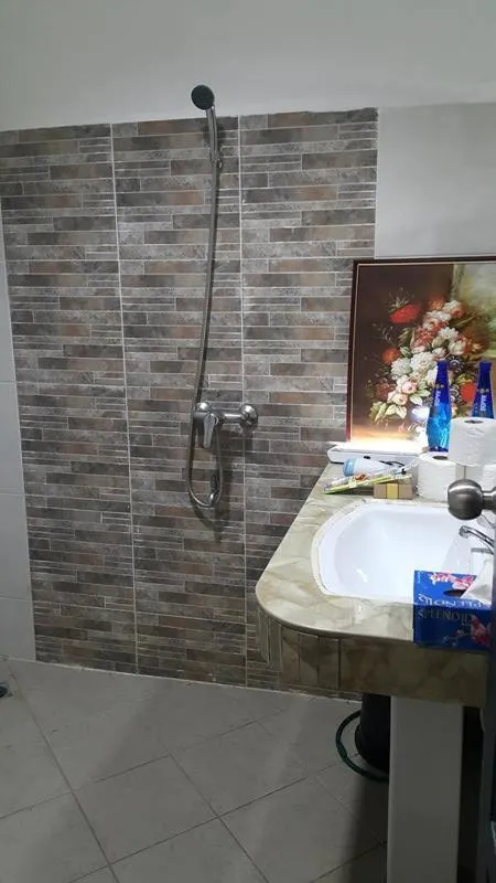 Shower in Crystal Hill R