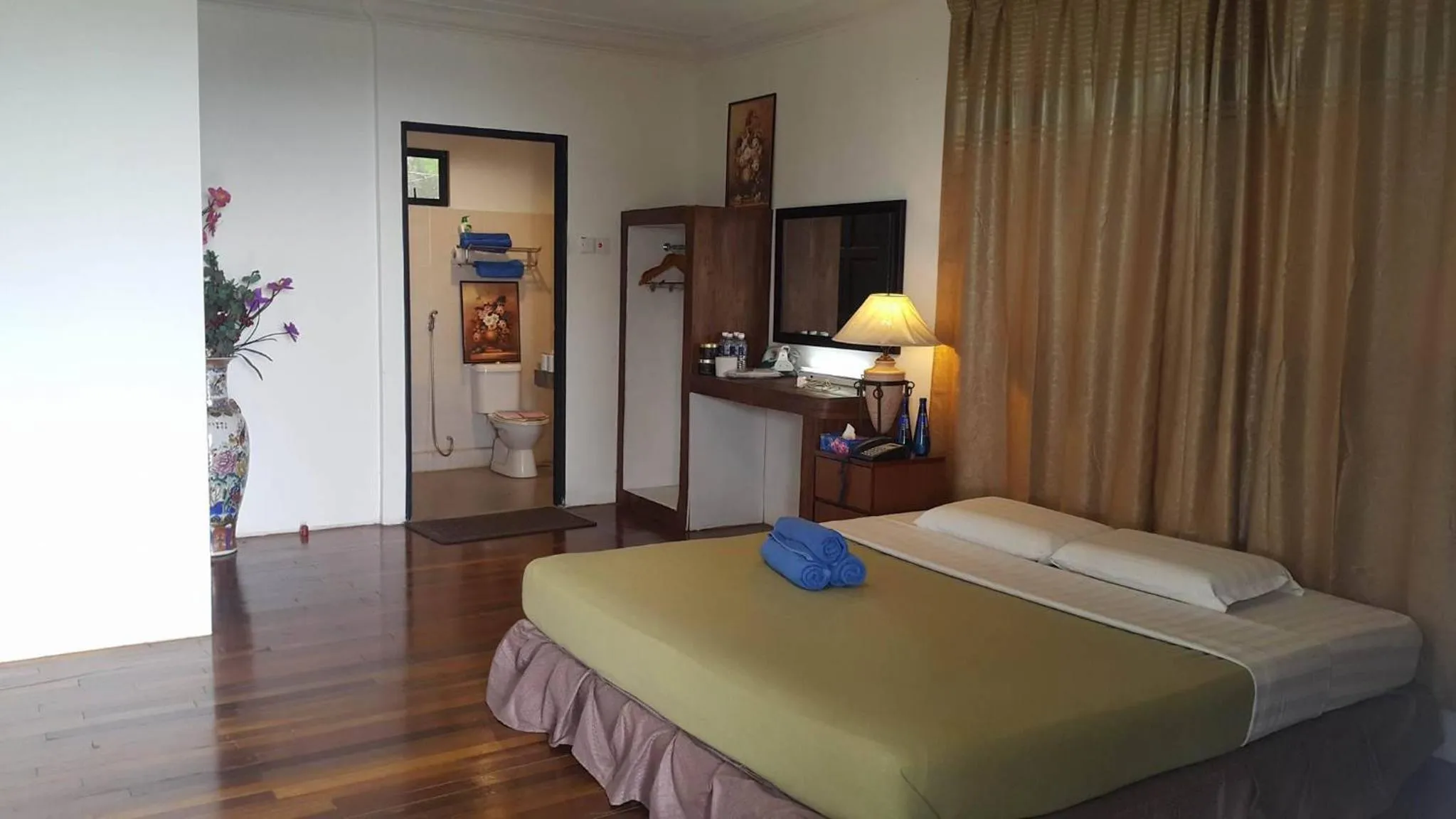 Bed in Crystal Hill R