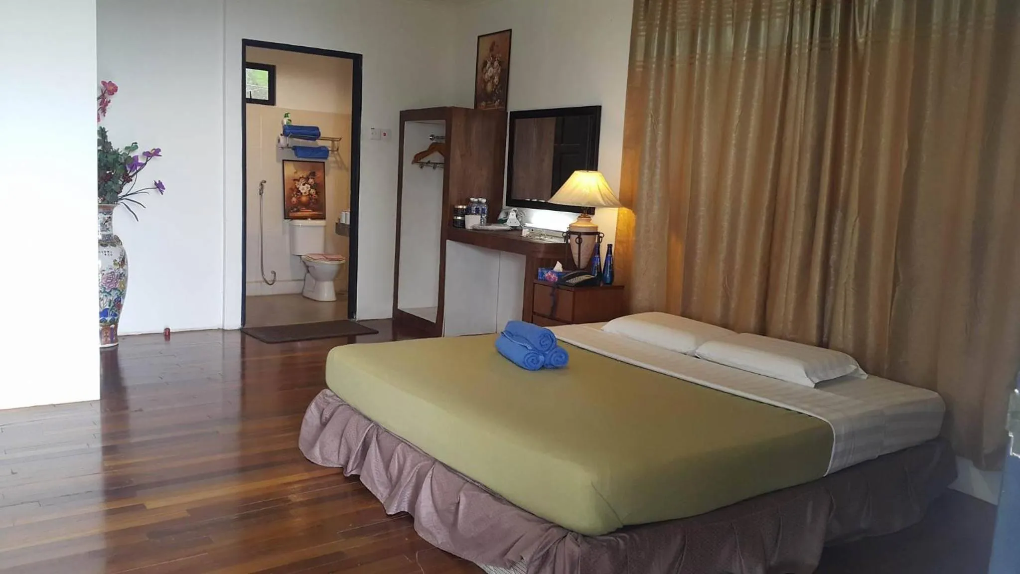 Bed in Crystal Hill R