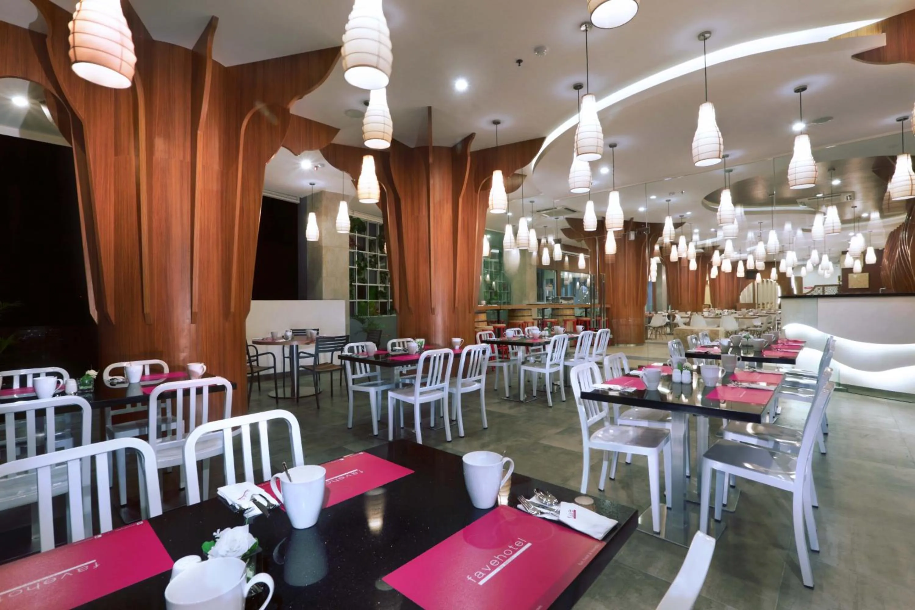 Restaurant/places to eat in favehotel Ahmad Yani Banjarmasin