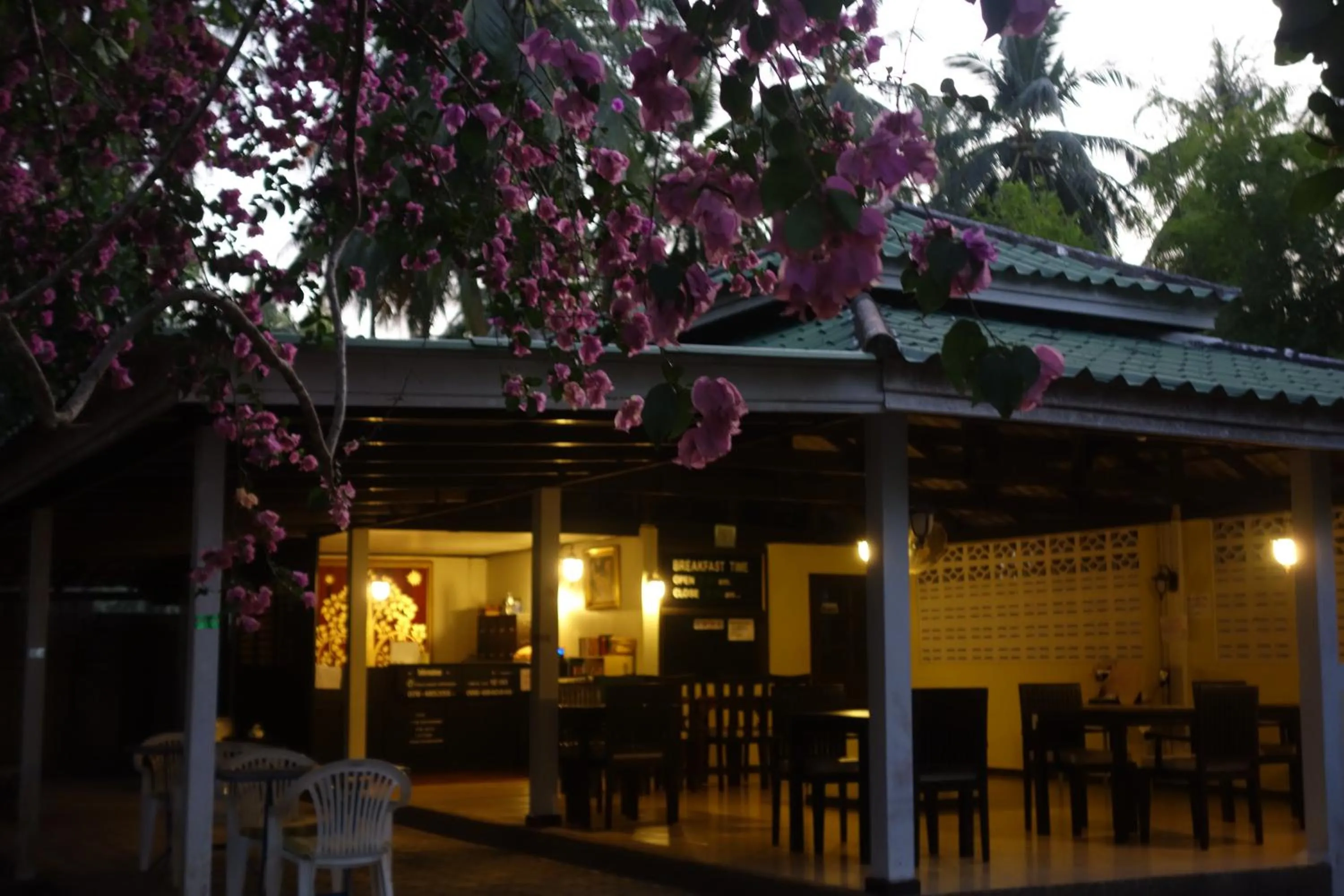 Restaurant/places to eat in Khaolak Hillside Villa
