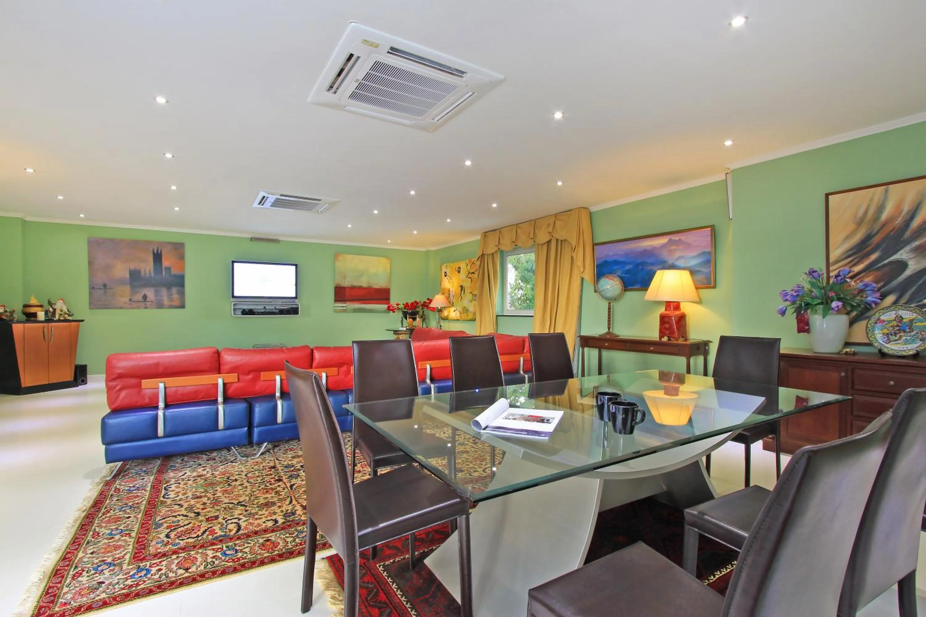 Communal lounge/ TV room in Sharrow Bay