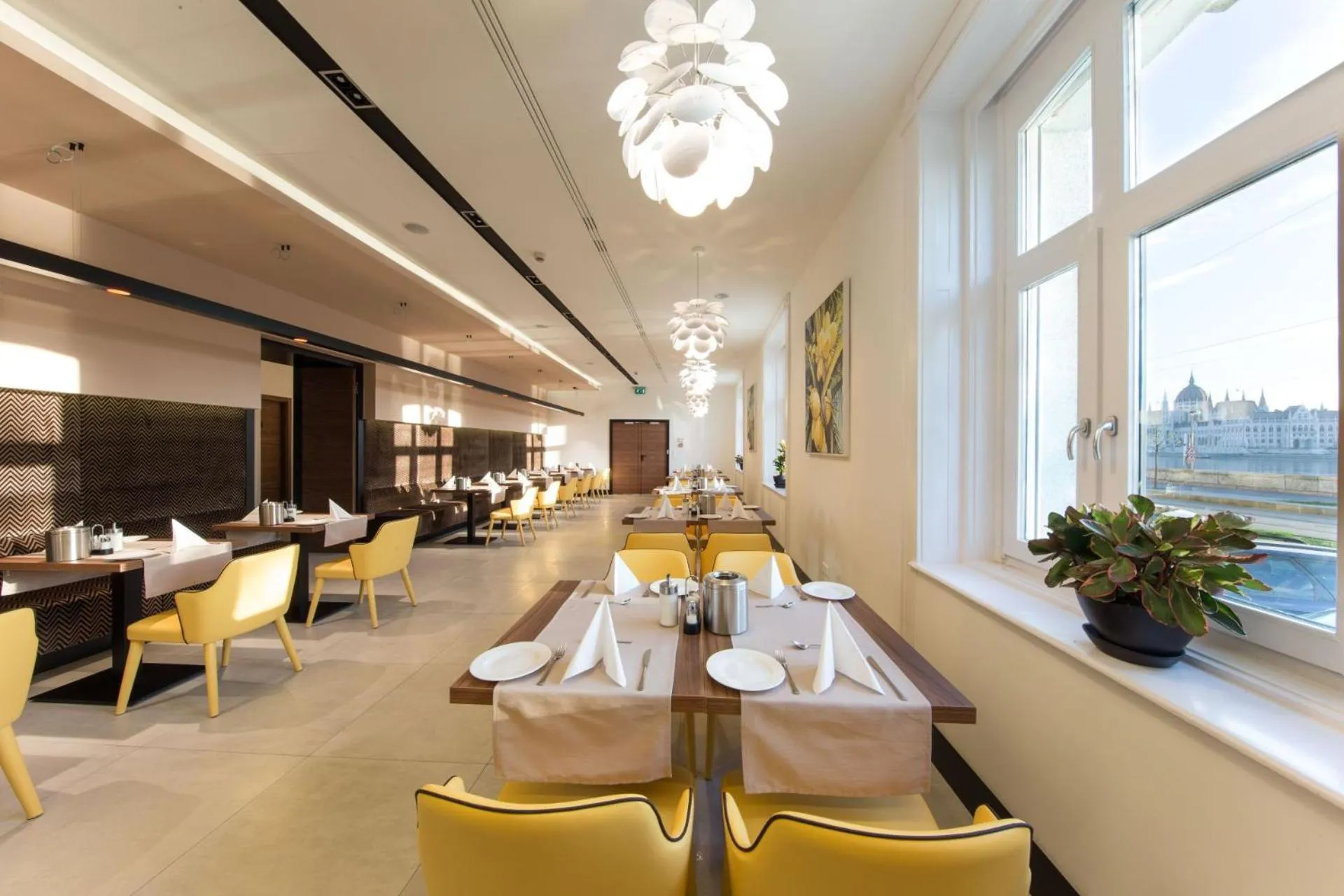 Breakfast in Budget Hotel Victoria