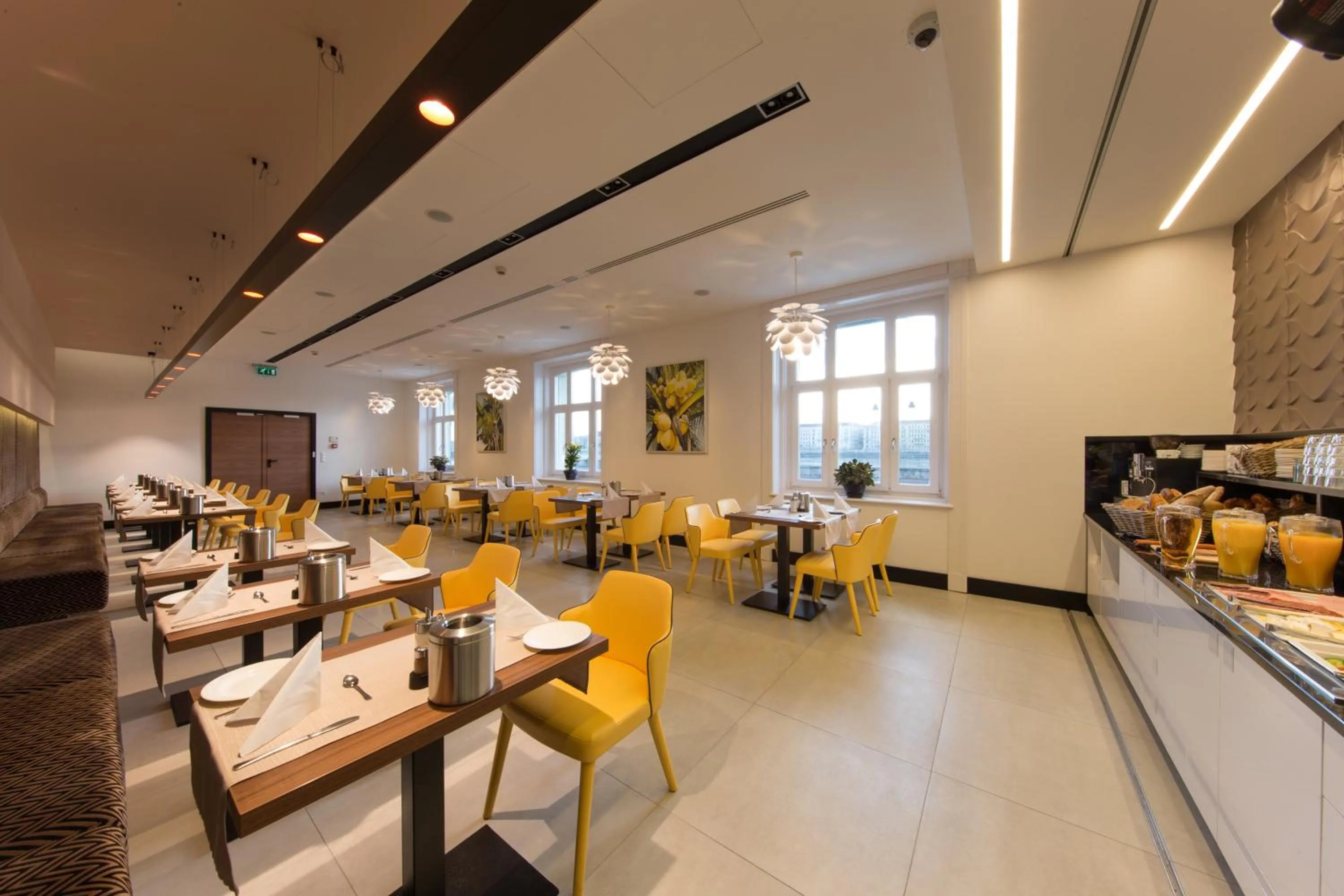 Buffet breakfast in Budget Hotel Victoria