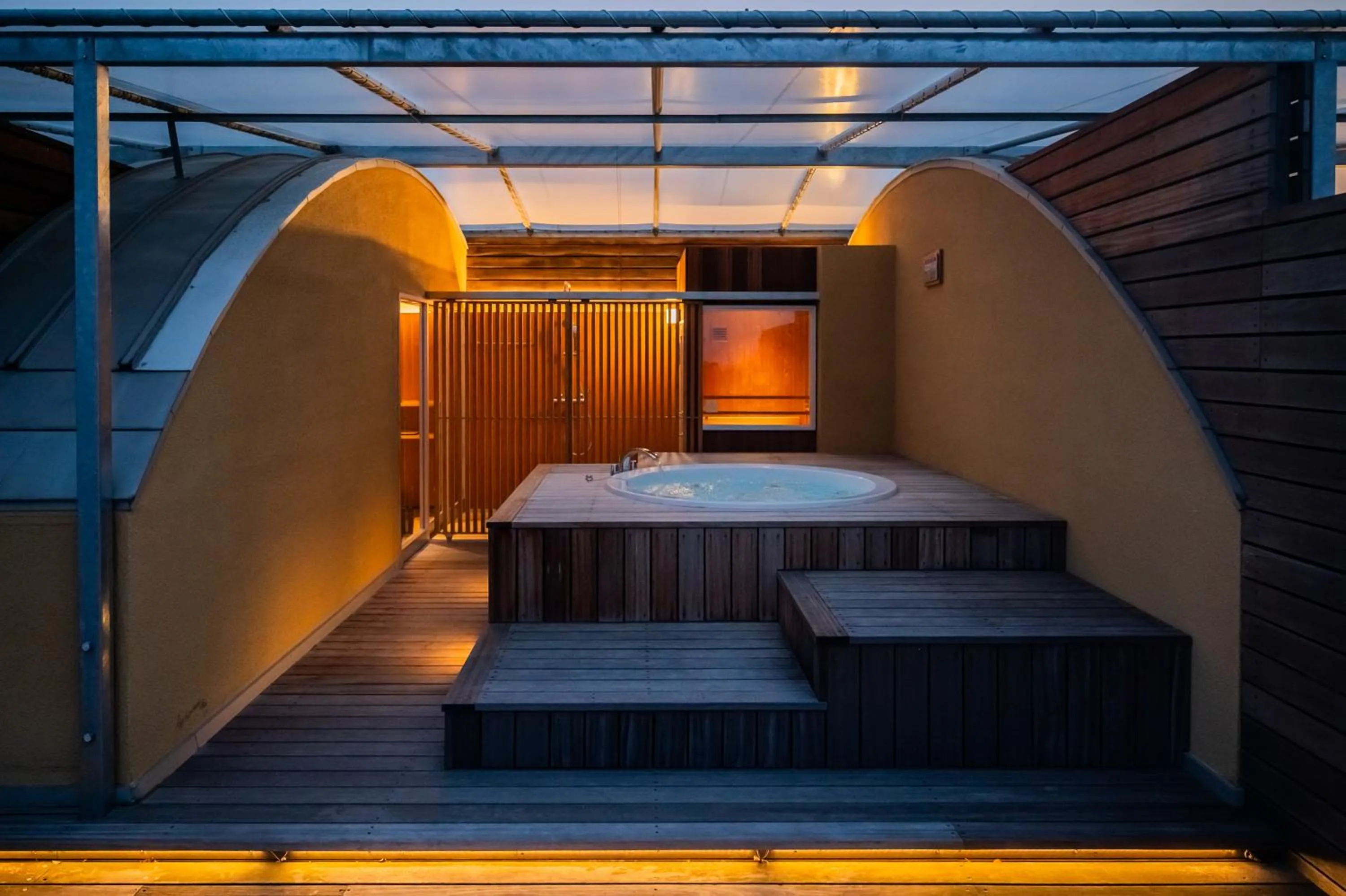 Night, Bed in Resort Hotel Moana Coast