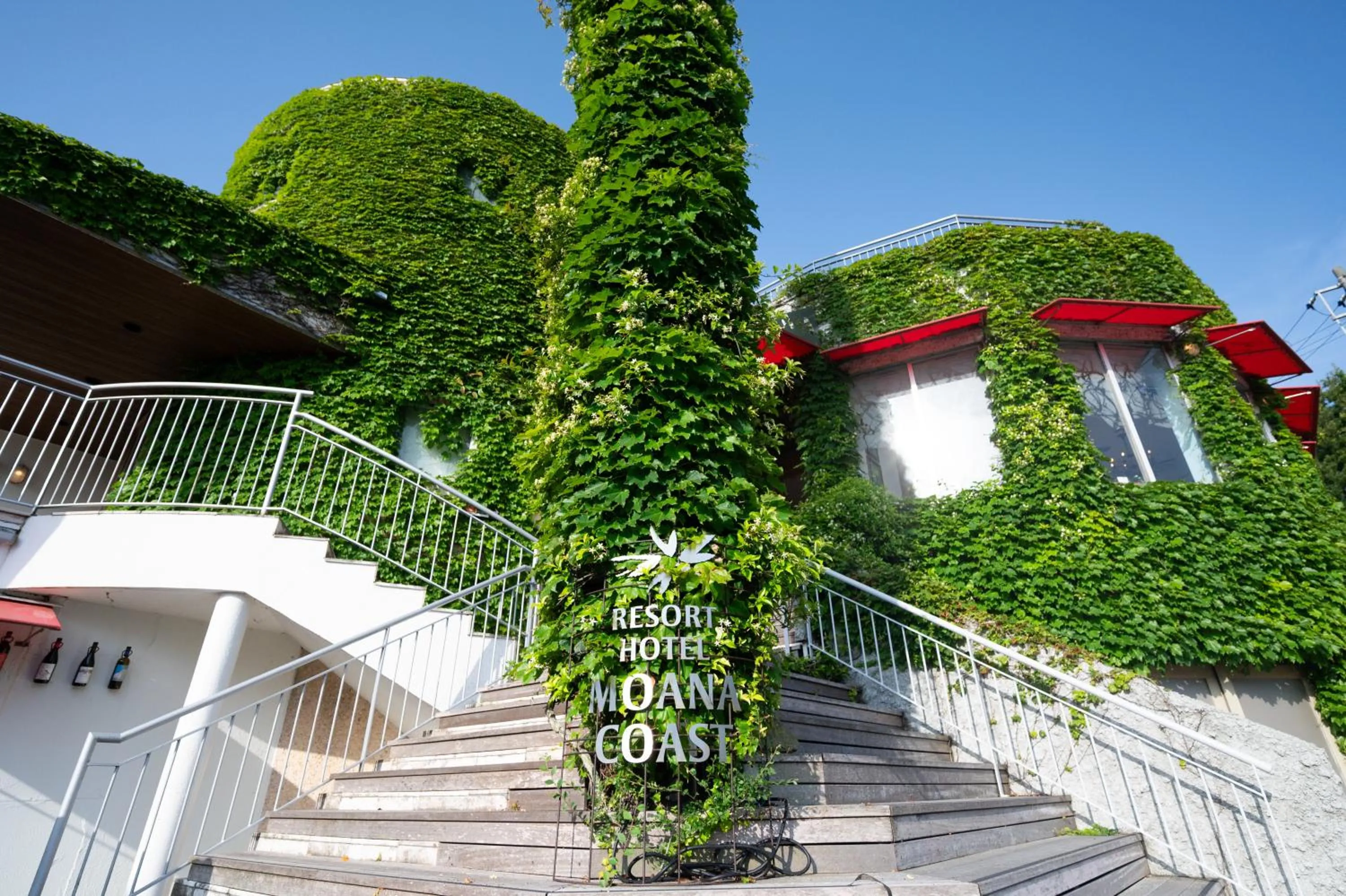 Property building in Resort Hotel Moana Coast