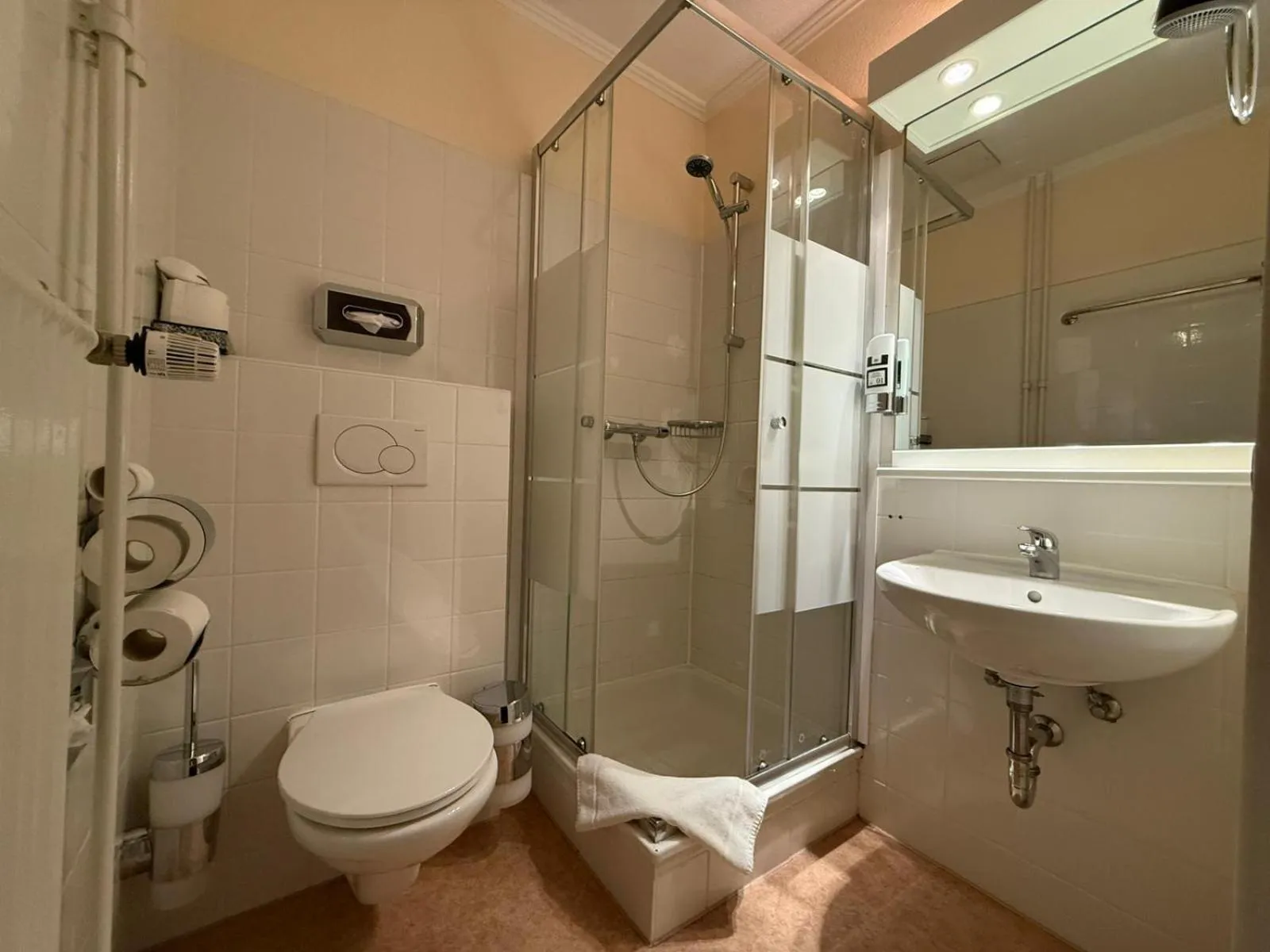 Bathroom in M&M Hotel - Seevetal