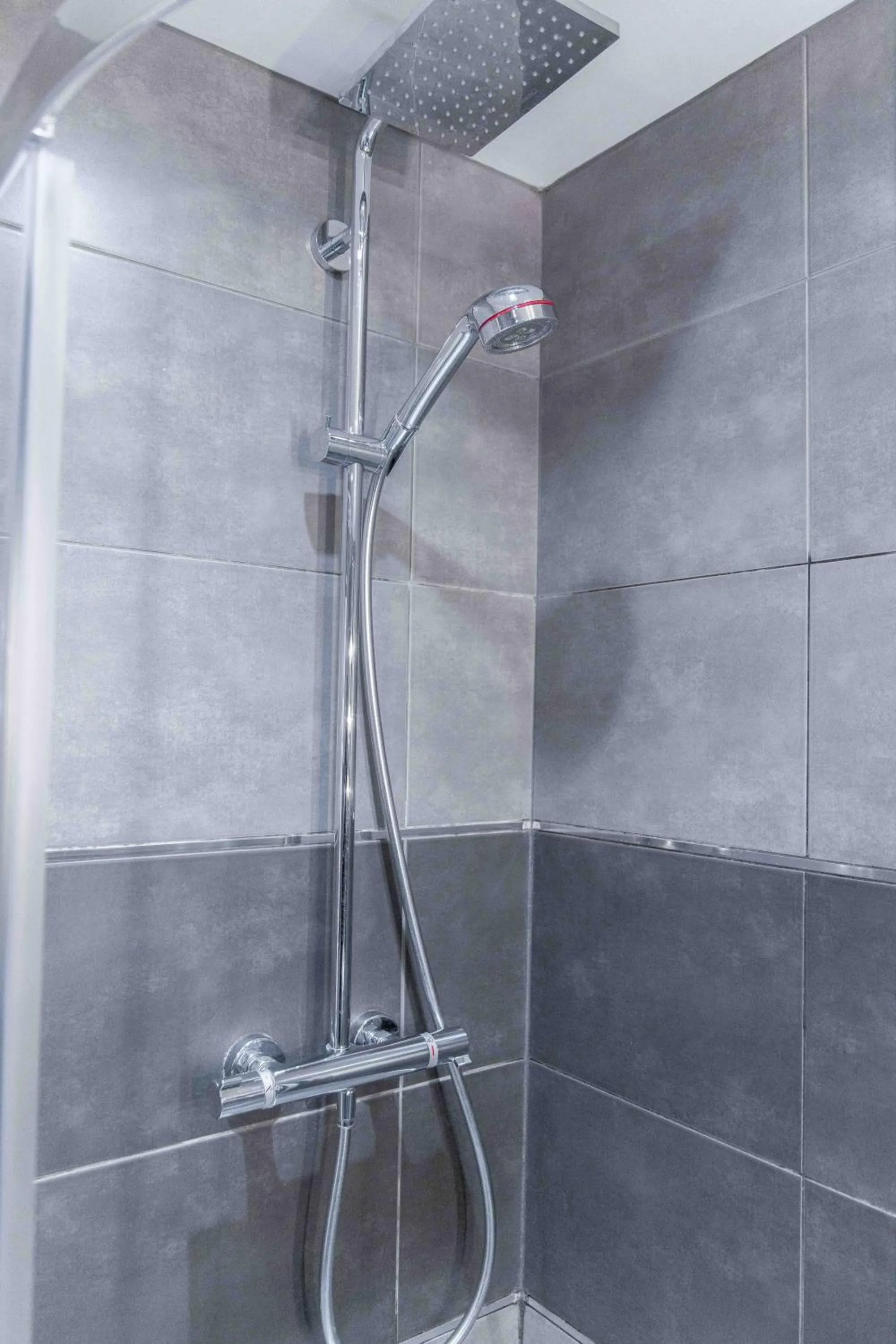 Shower in Sinclair's Rooms