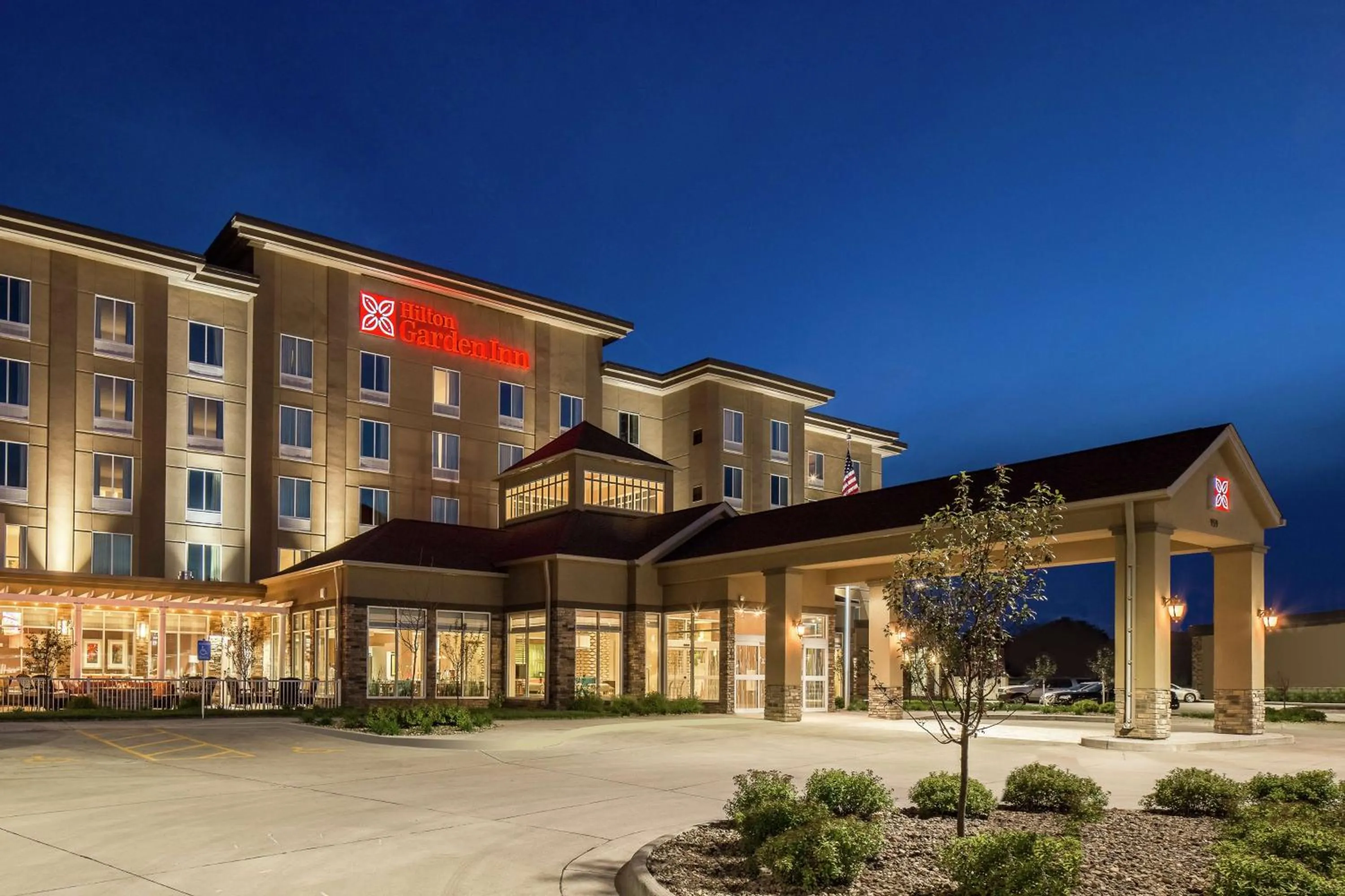Property building in Hilton Garden Inn Bettendorf/ Quad Cities